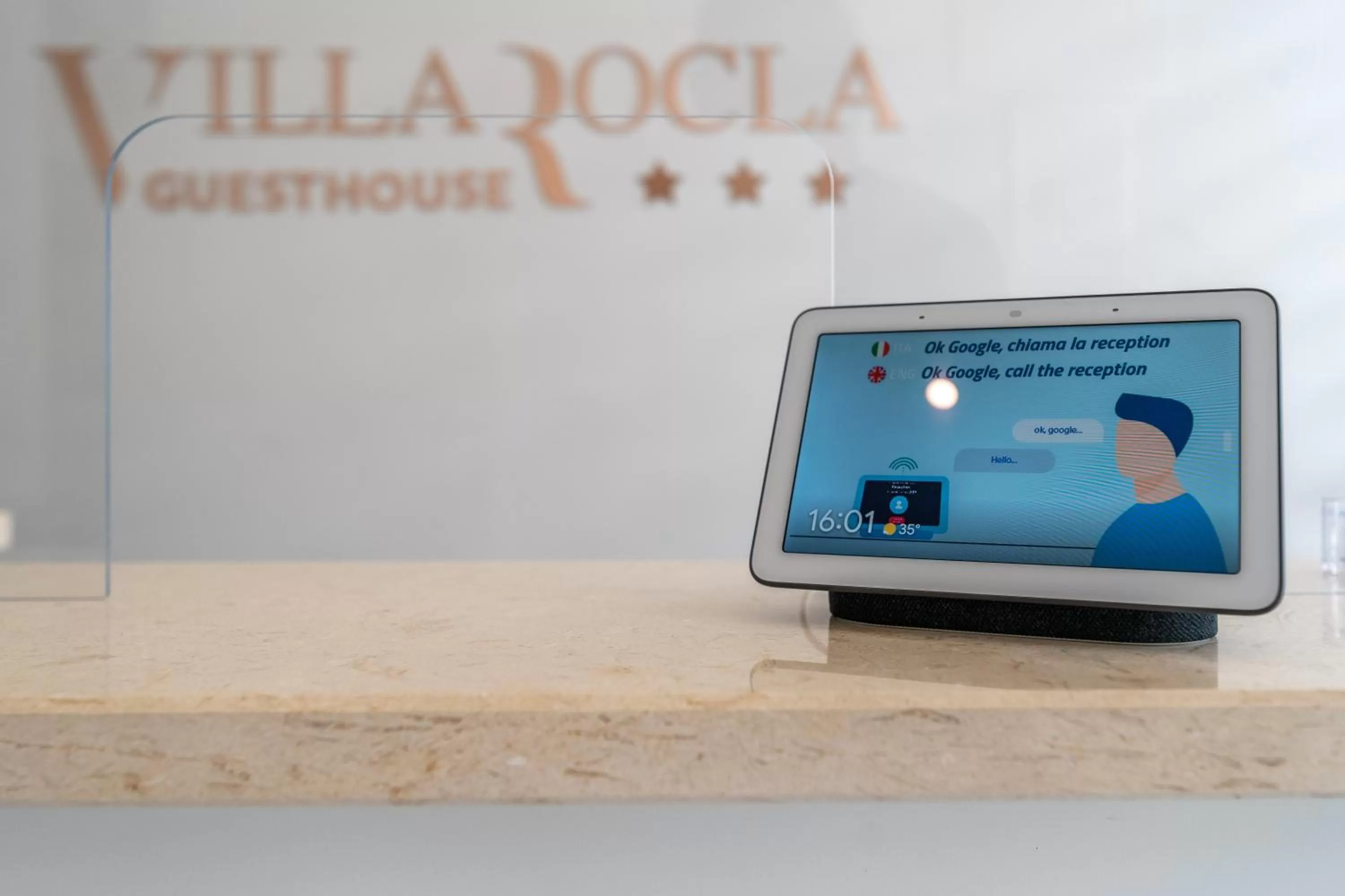 TV and multimedia in Villa Rocla guest house Pompei