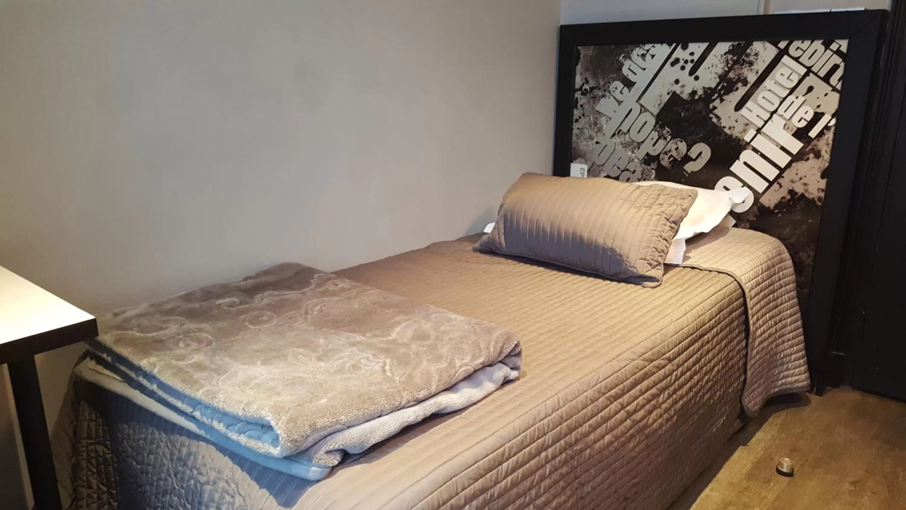 Bedroom, Bed in Café Hôtel de l'Avenir