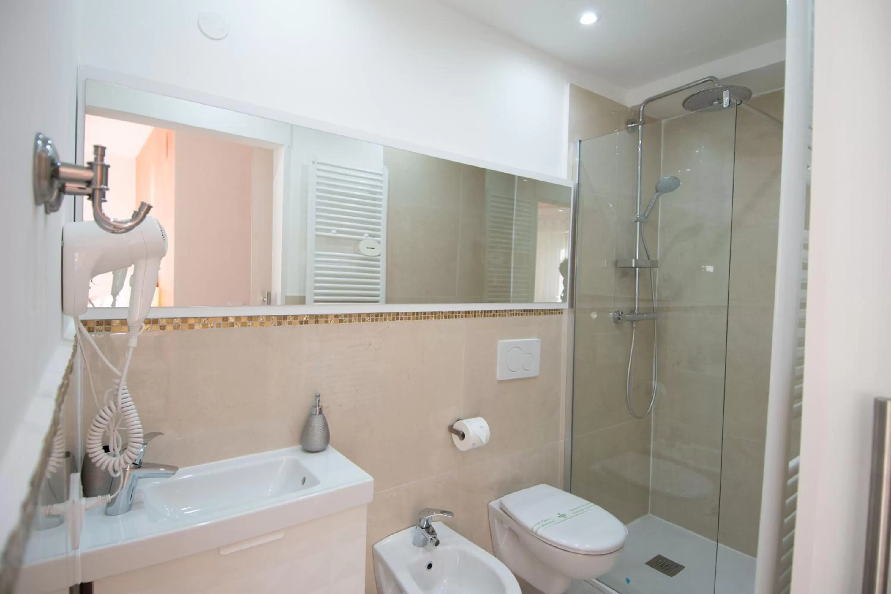 Bathroom in Klemi, rooms in old town