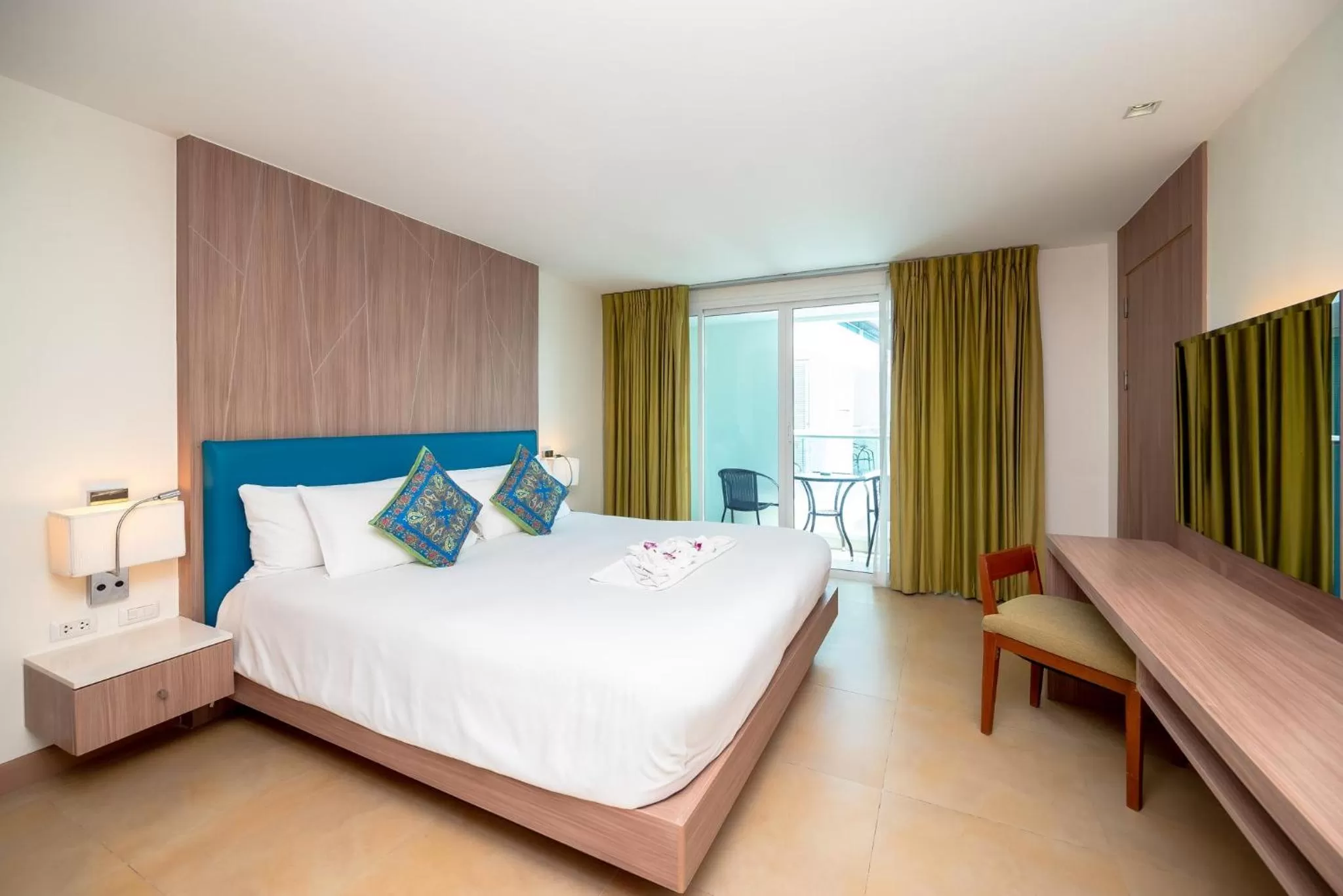 Photo of the whole room, Bed in Centara Pattaya Hotel