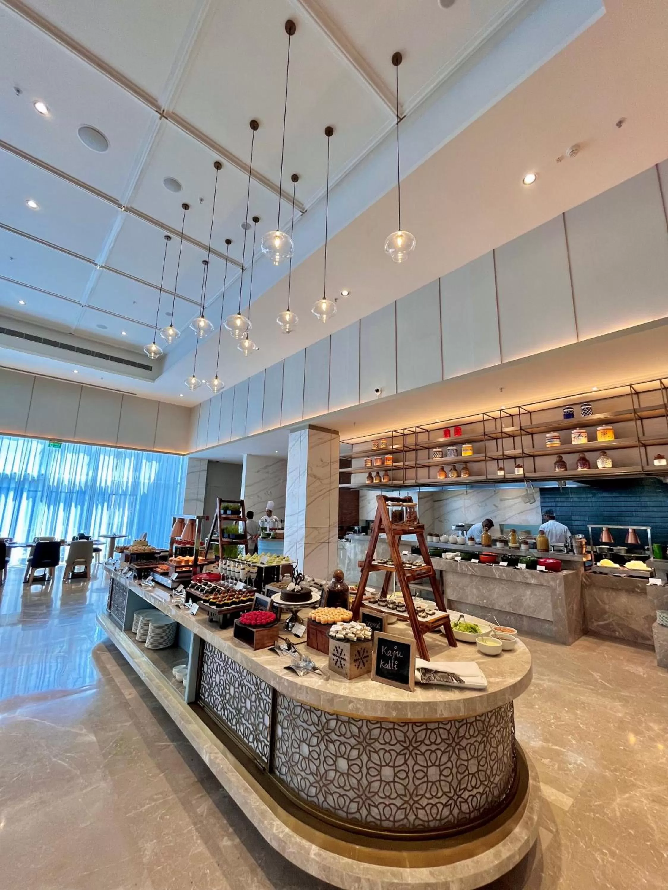 Restaurant/places to eat in Holiday Inn Lucknow Airport by IHG