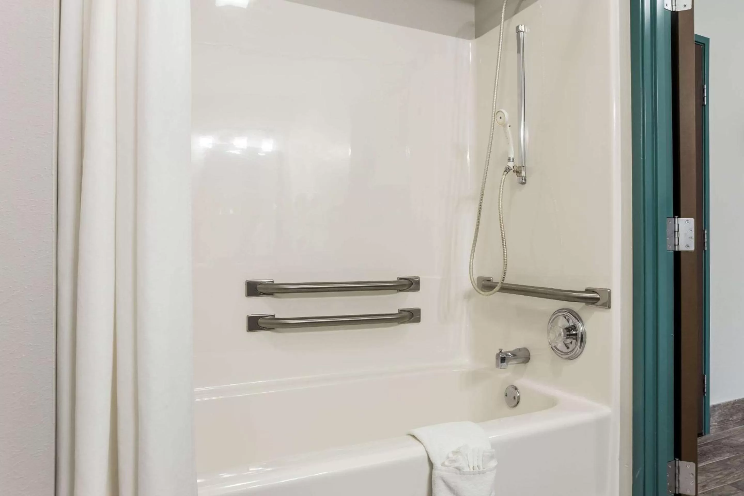 Photo of the whole room in Quality Inn Clare