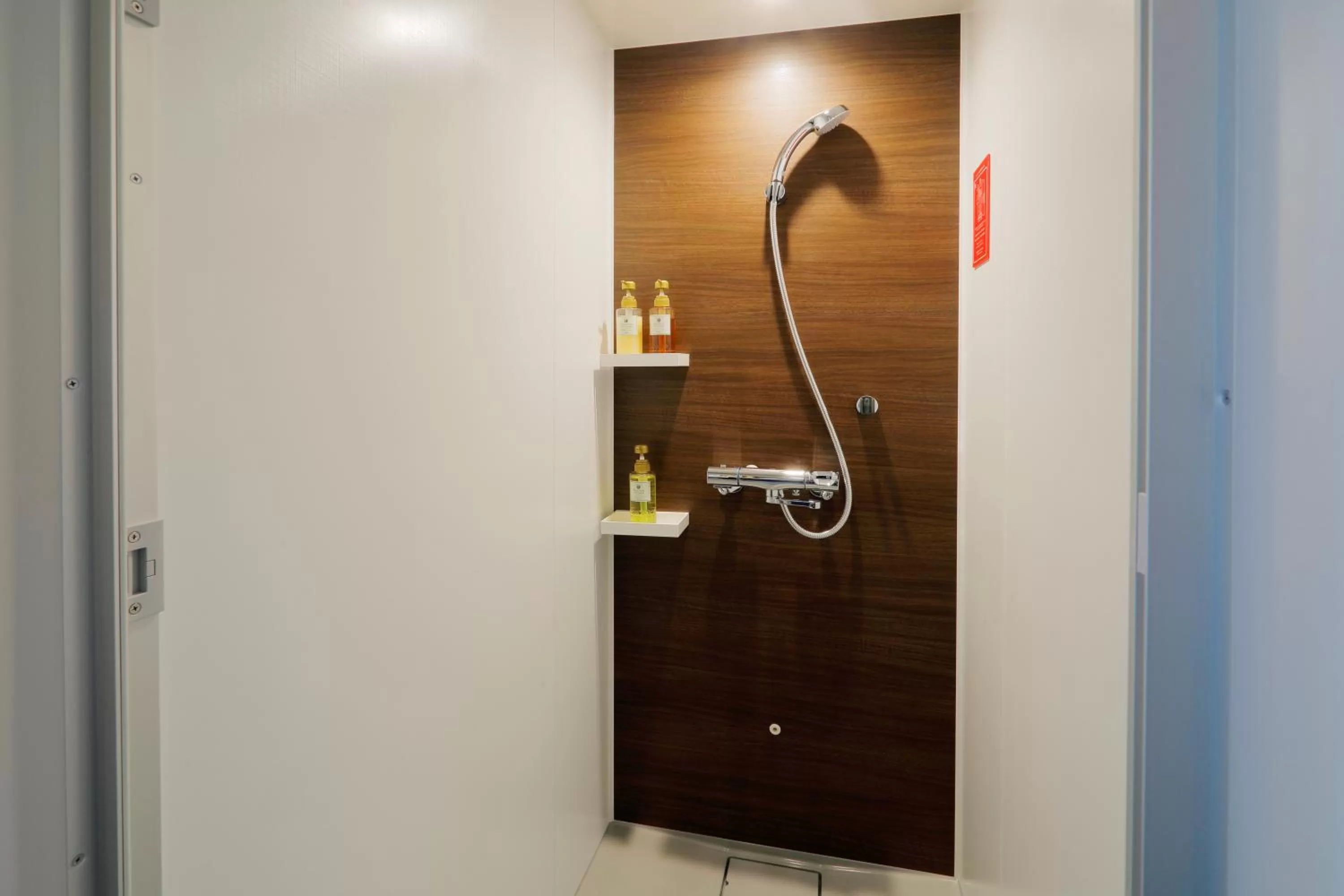 Shower in JR Inn Hakodate