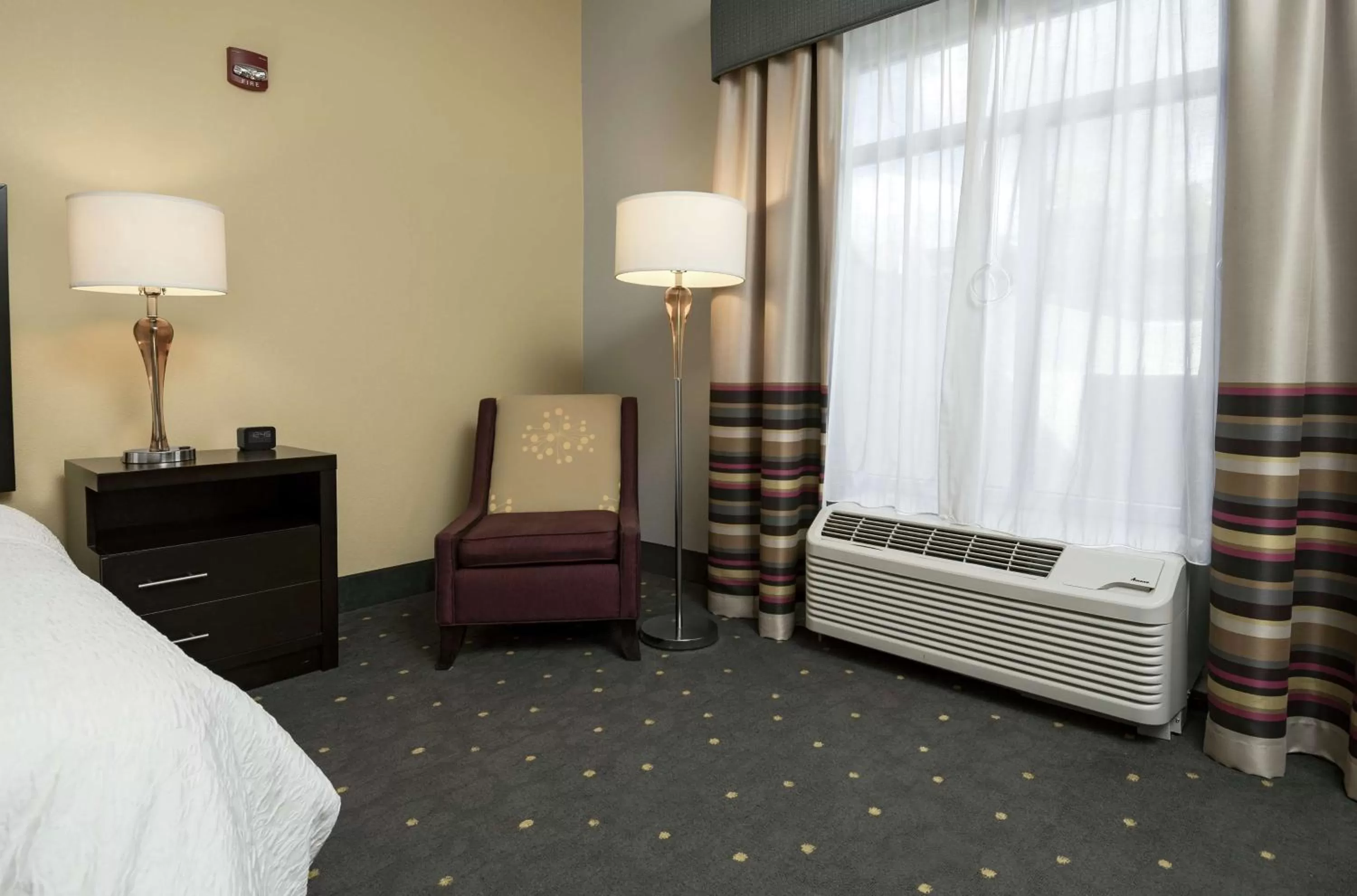 King Room - Hearing Access with Bathtub/Non-Smoking in Hampton Inn & Suites - Raleigh Downtown