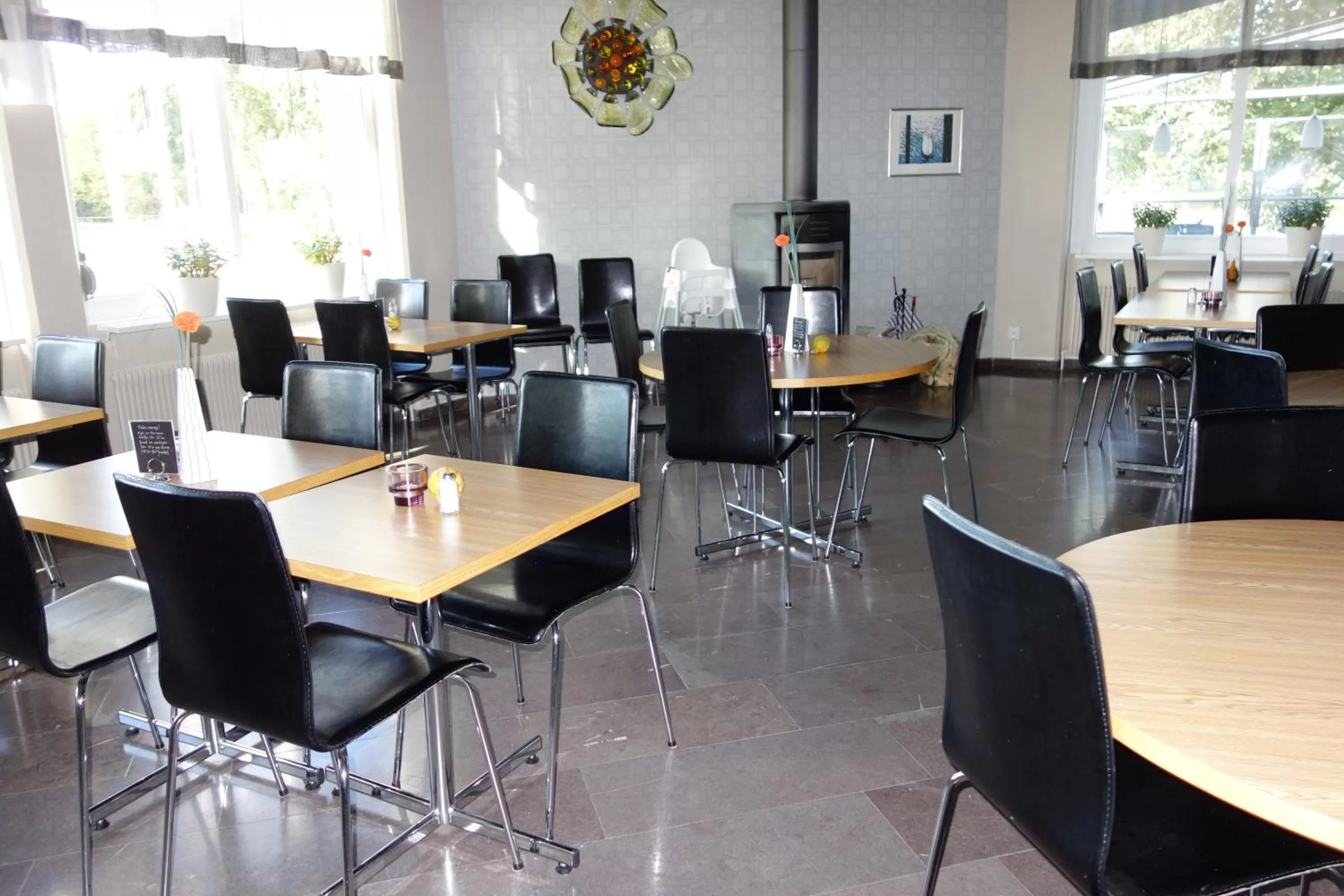 Restaurant/places to eat in Hotell Svanen