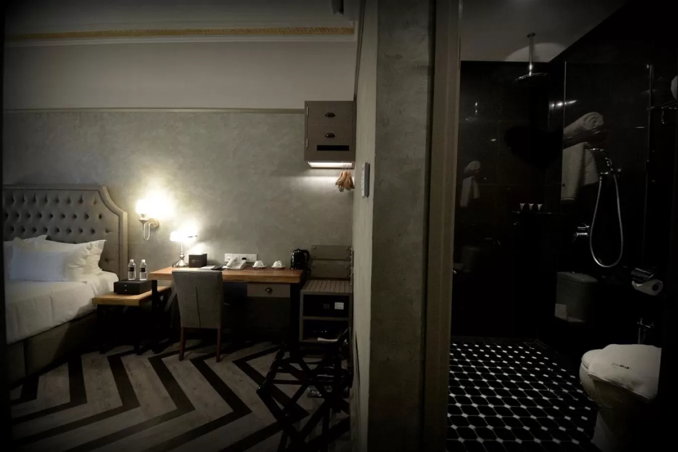 Bathroom, Bed in 1969 Business Suites @ Ipoh Garden