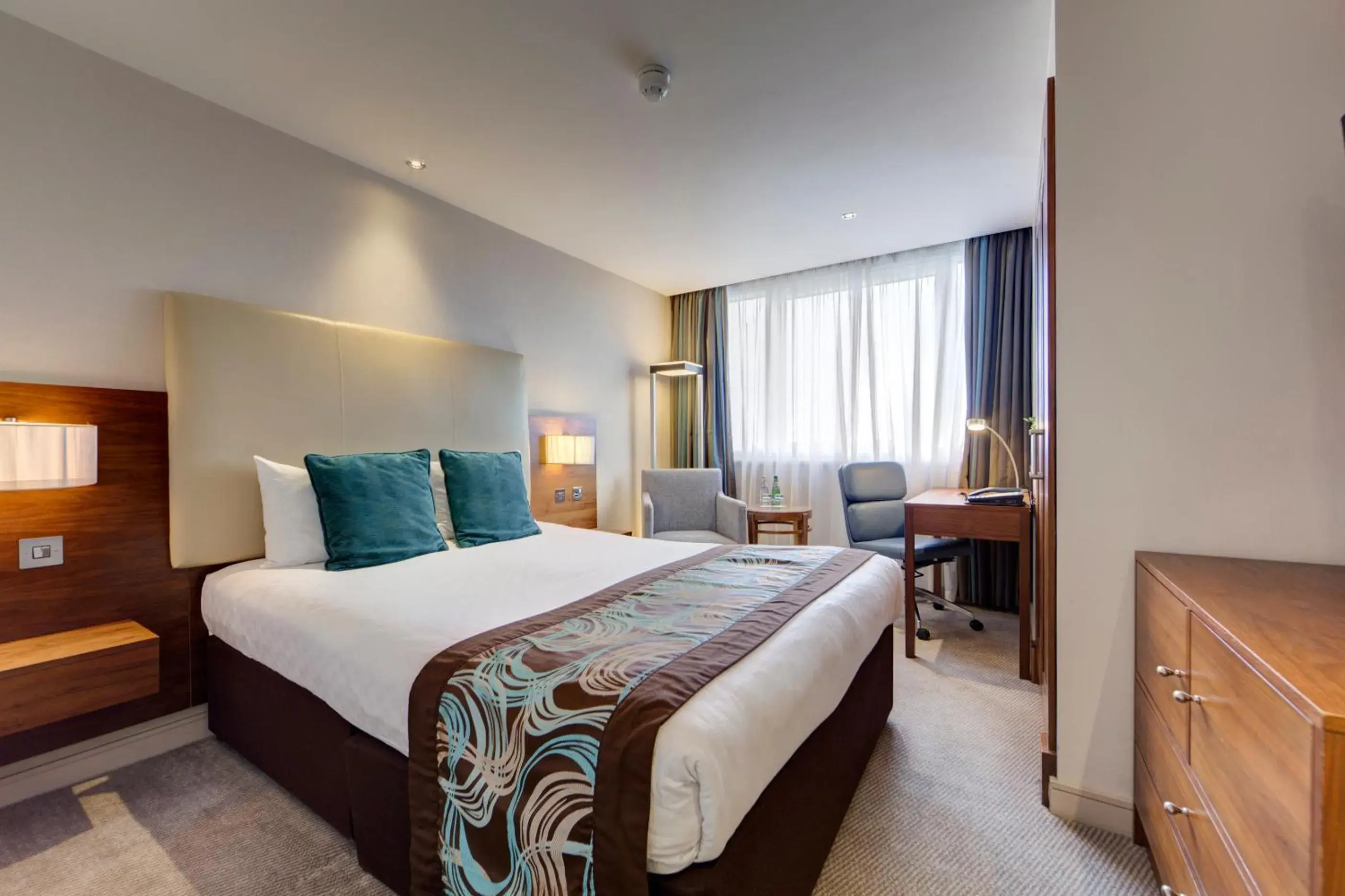 Deluxe Double with Garden View in Thistle London Hyde Park Kensington Gardens Deluxe Double with Garden View in Thistle London Hyde Park Kensington Gardens