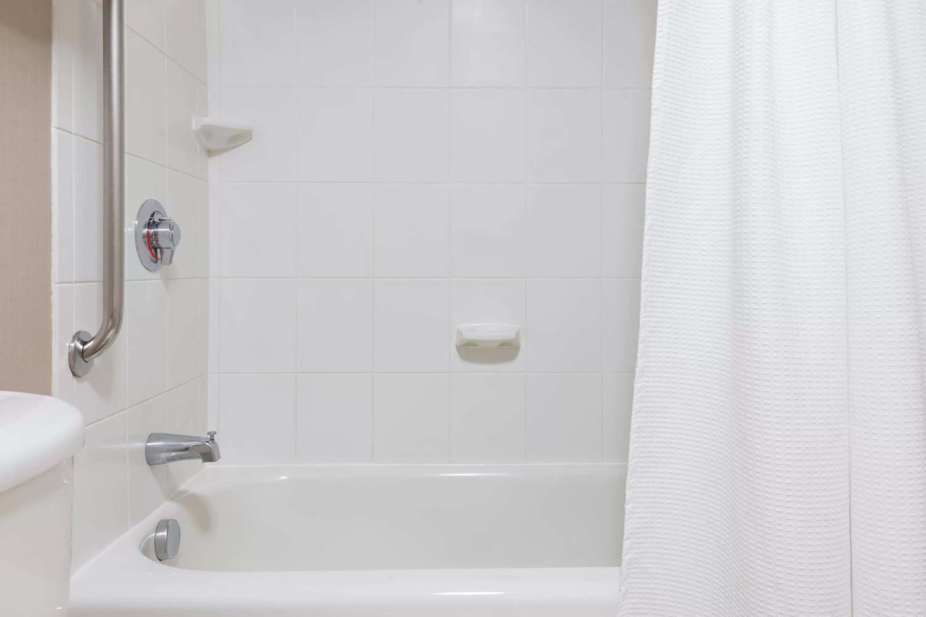 Bathroom in SpringHill Suites by Marriott Cleveland Solon