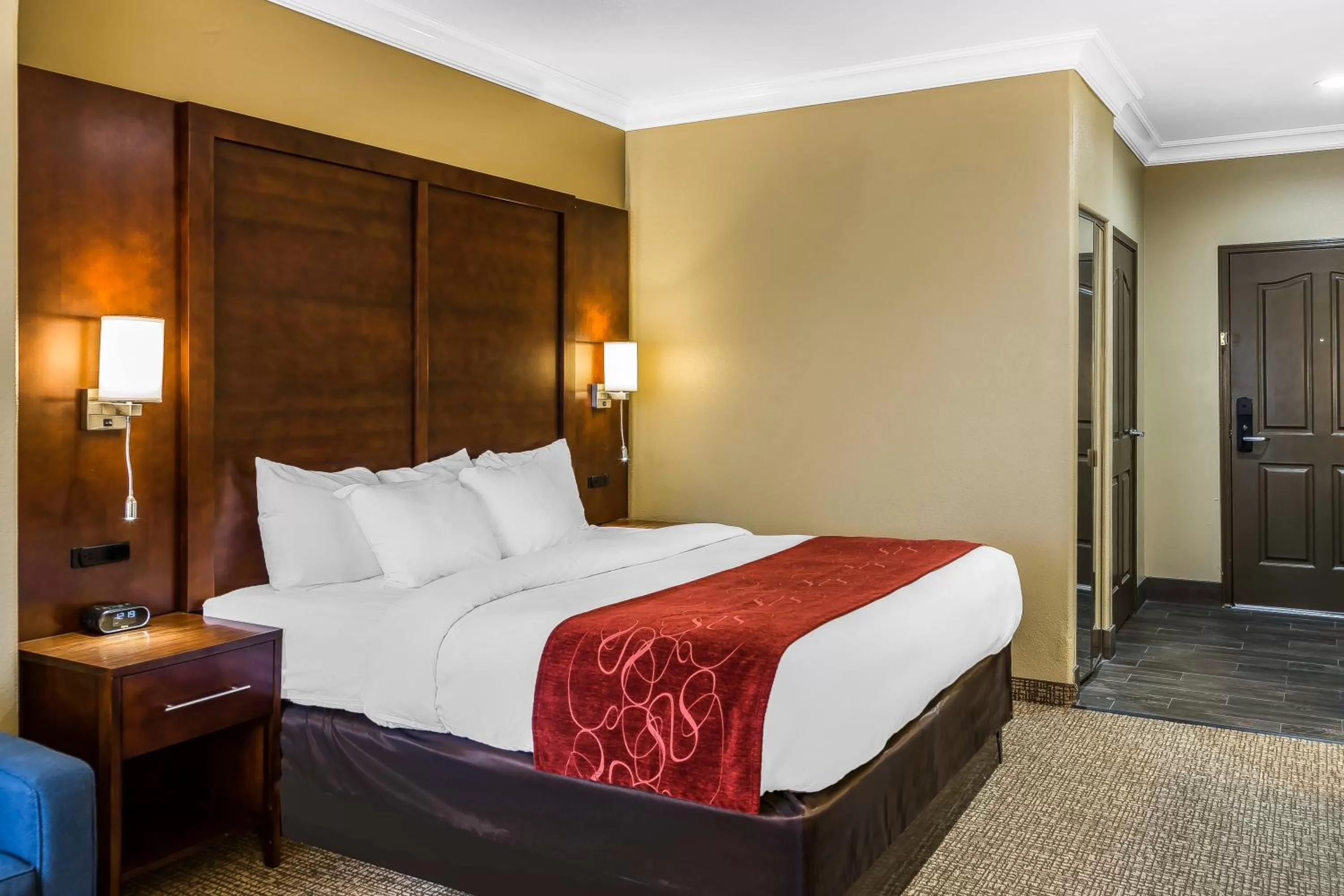 Bed in Comfort Suites San Jose Airport