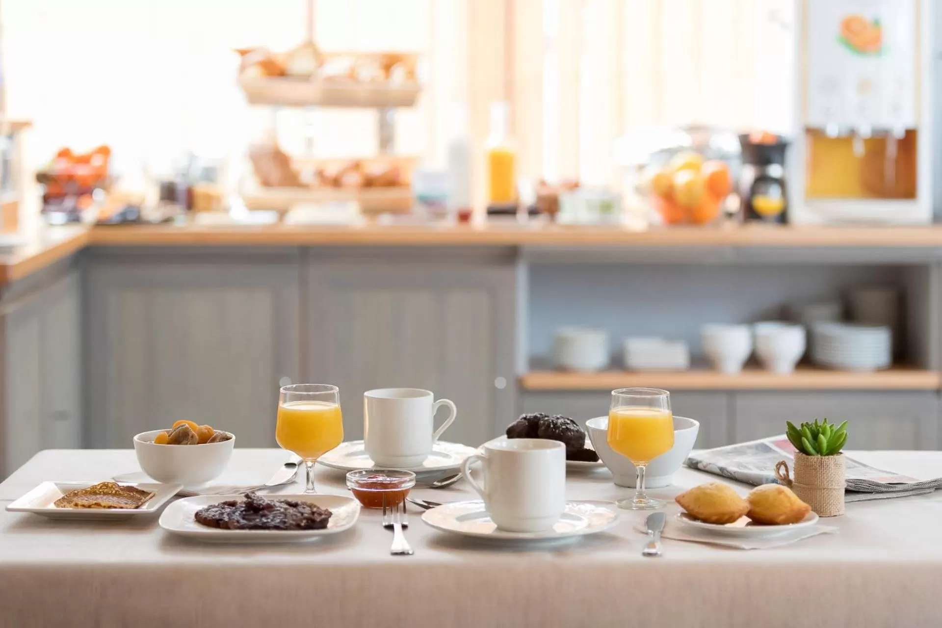 Breakfast in LOGIS HÔTEL, CHALETS et RESTAURANT LES CHATELMINÉS