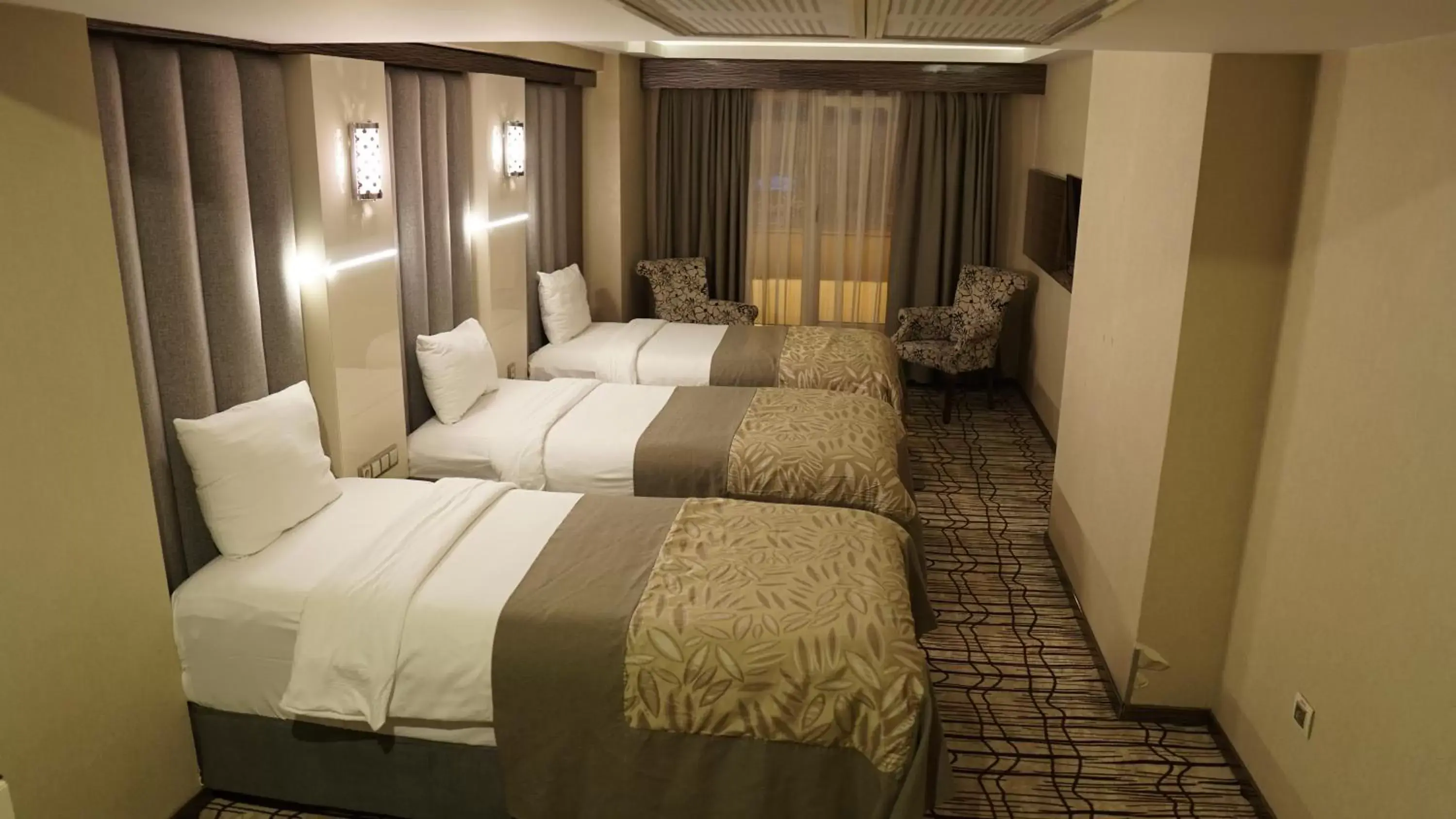 Triple Room with Balcony in Green Prusa Hotel Triple Room with Balcony in Green Prusa Hotel