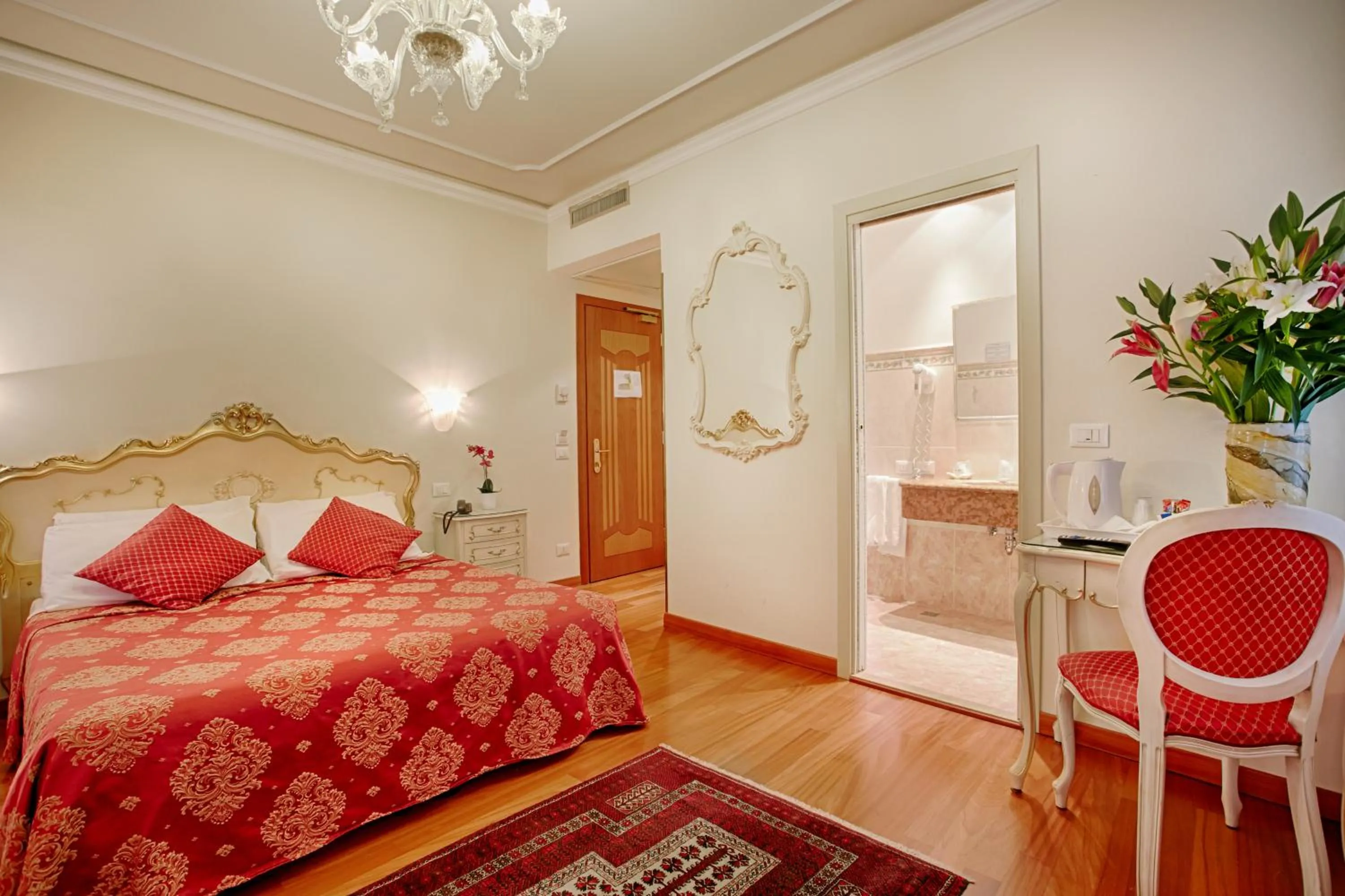 Superior Double Room in Hotel San Luca Venezia