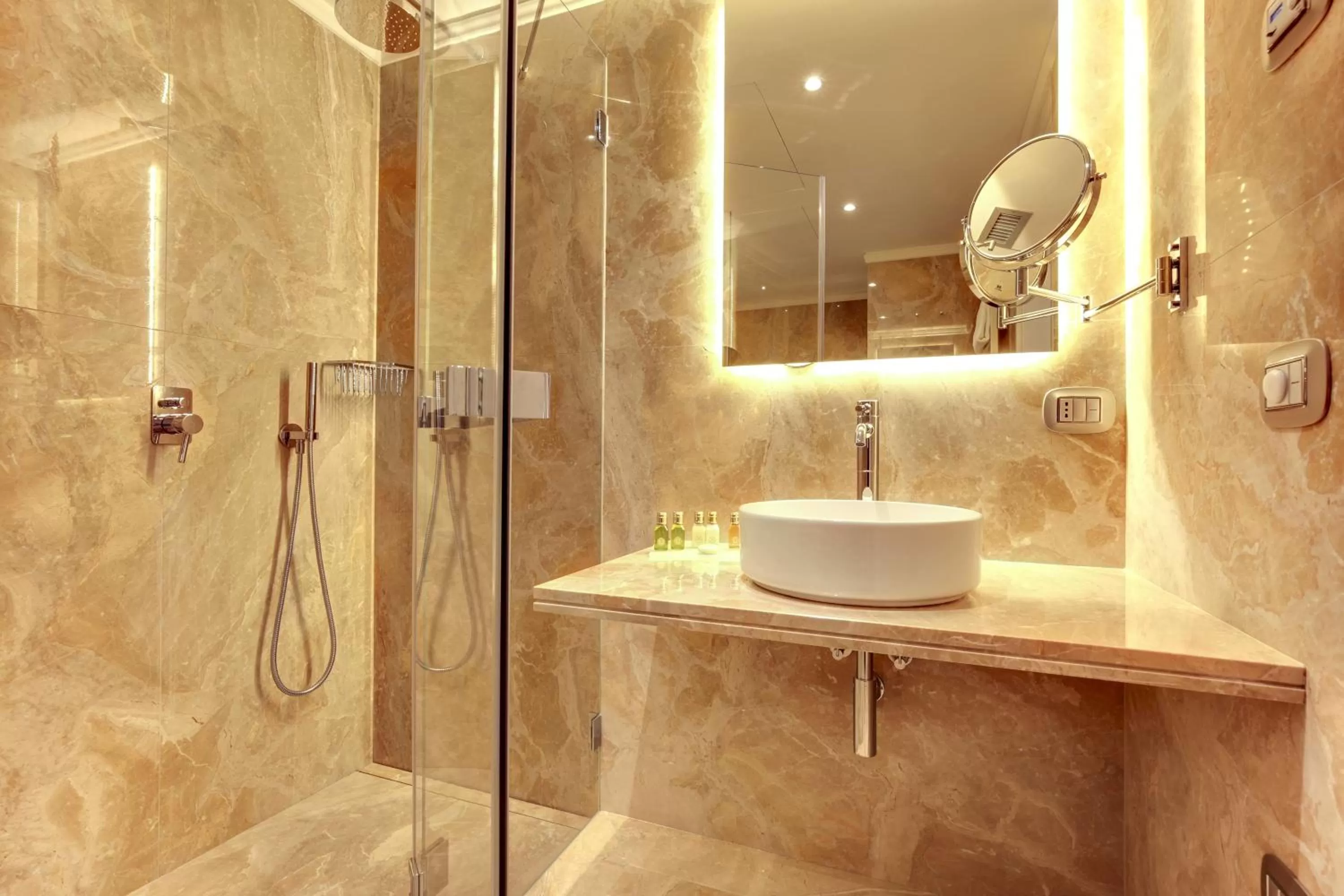 Shower in Hotel Donà Palace