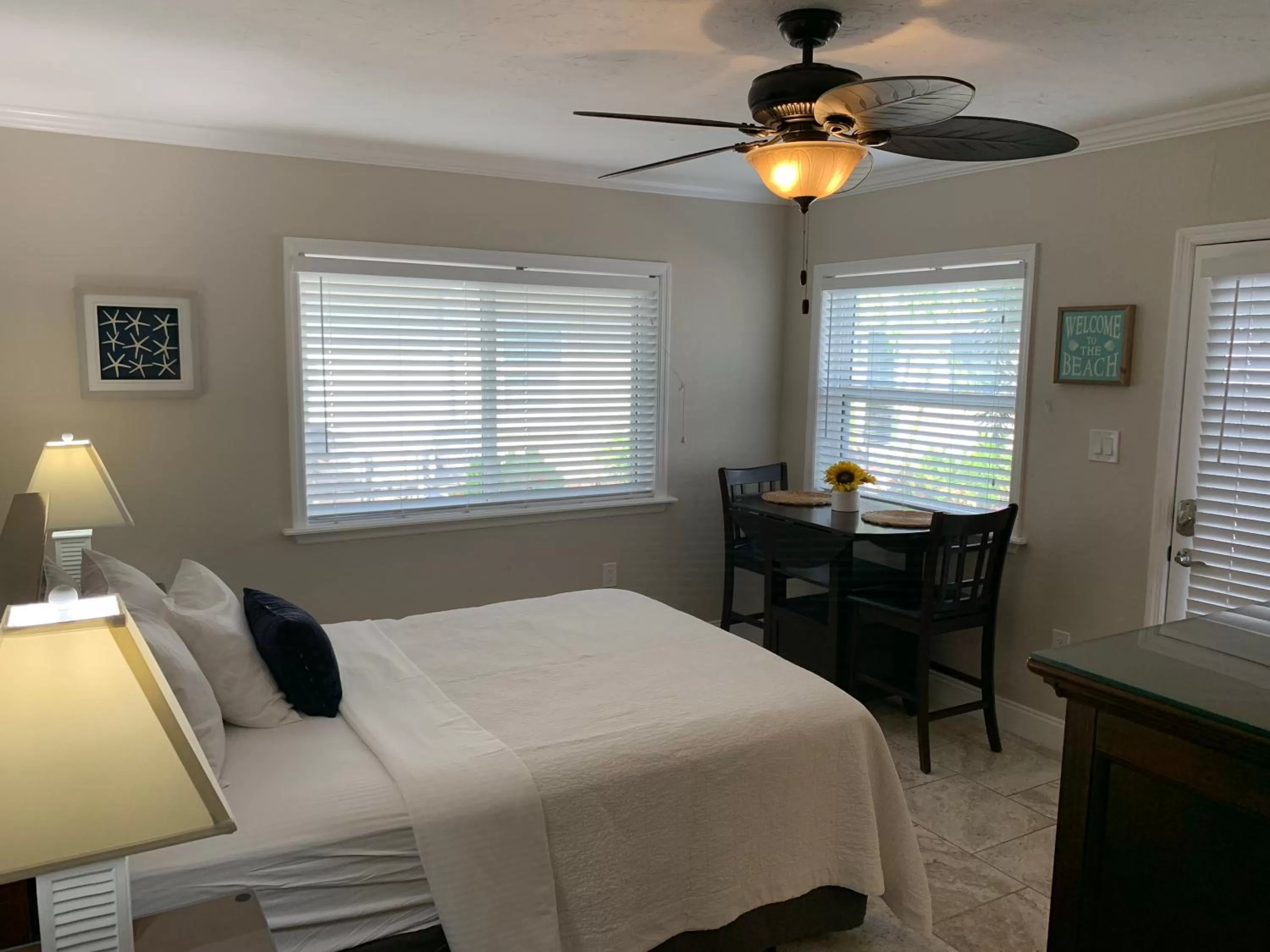 Bed in Twin Palms at Siesta