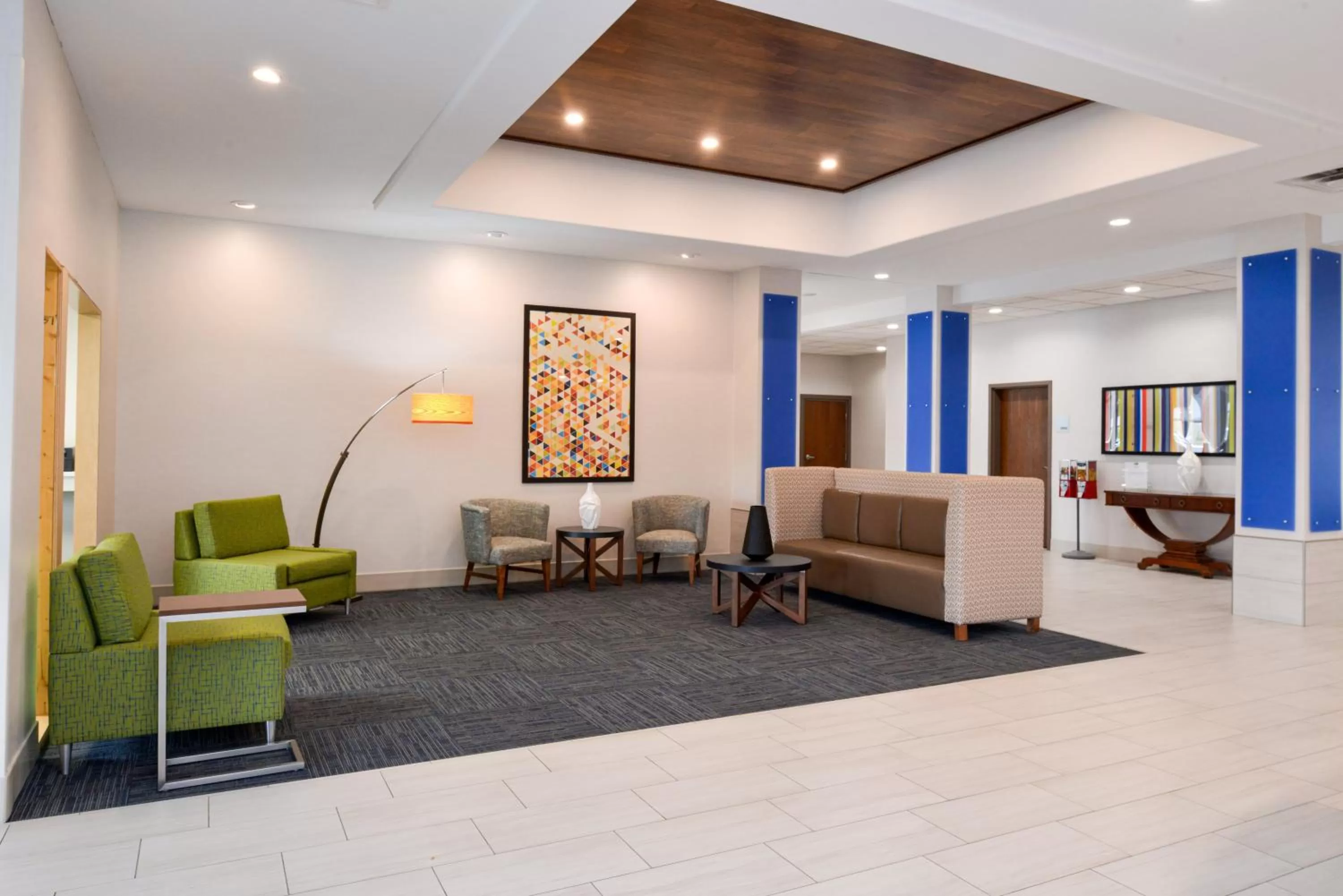 Lobby or reception in Holiday Inn Express & Suites Pueblo by IHG
