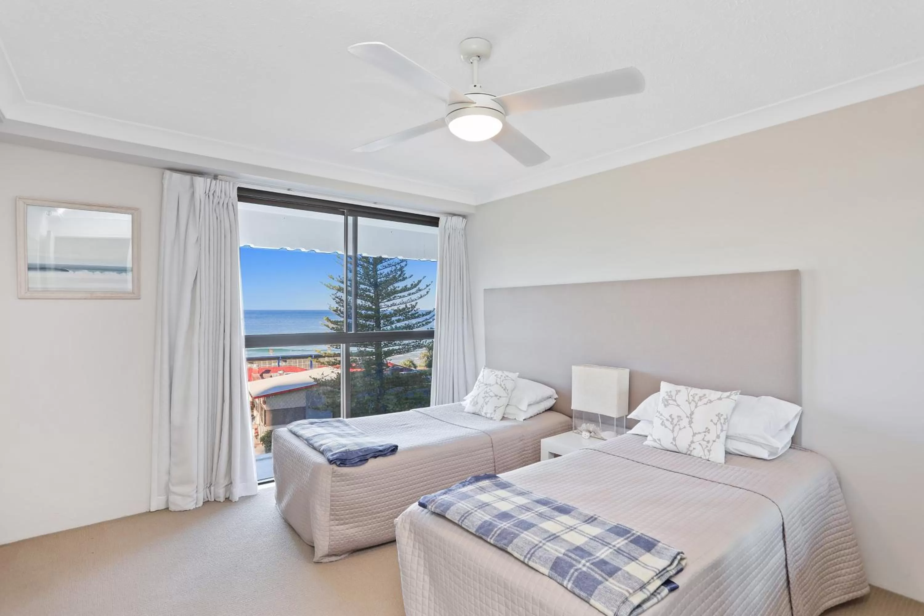 Bedroom, Bed in De Ville Apartments