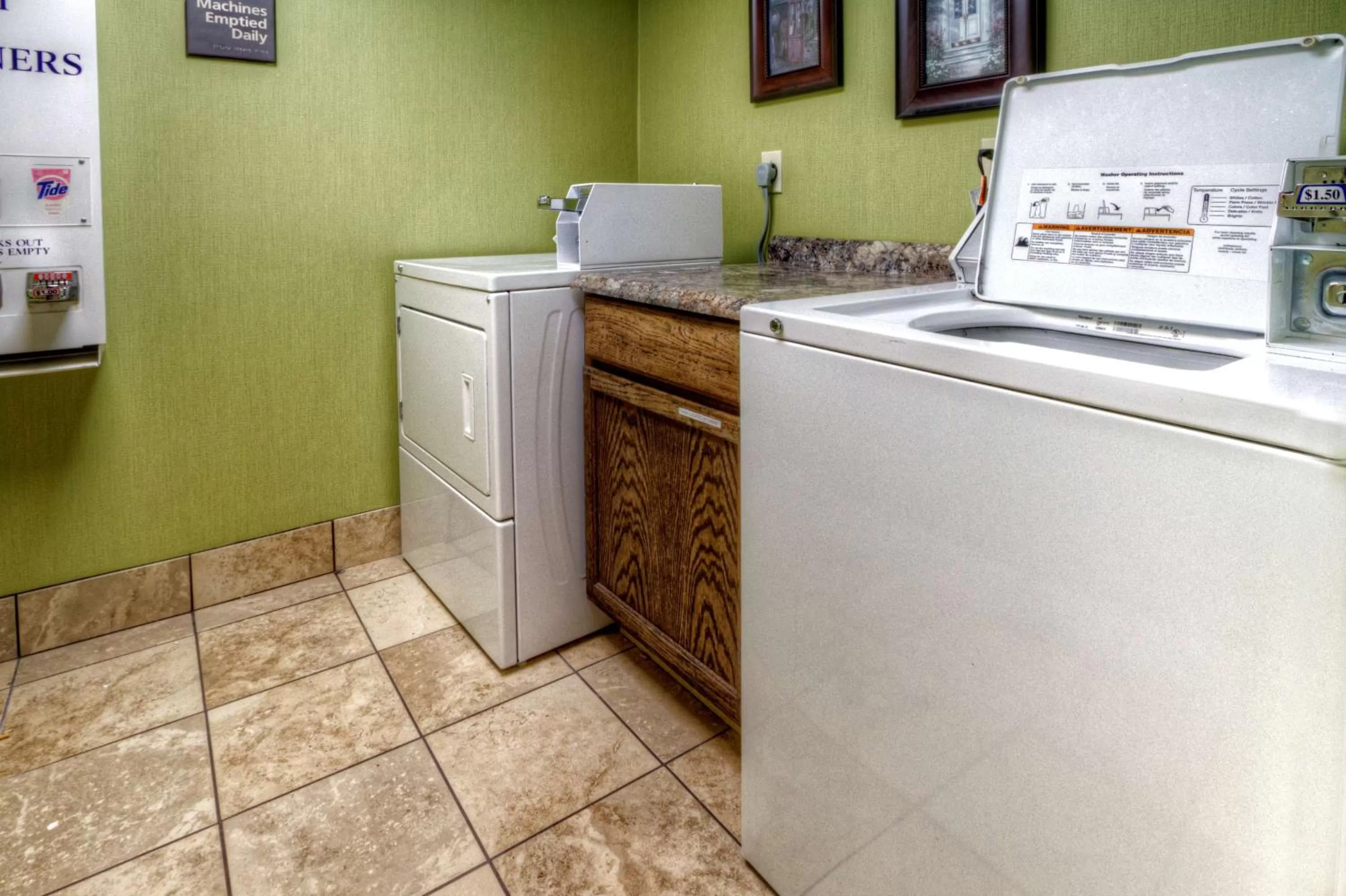 Property building in Hampton Inn Goldsboro