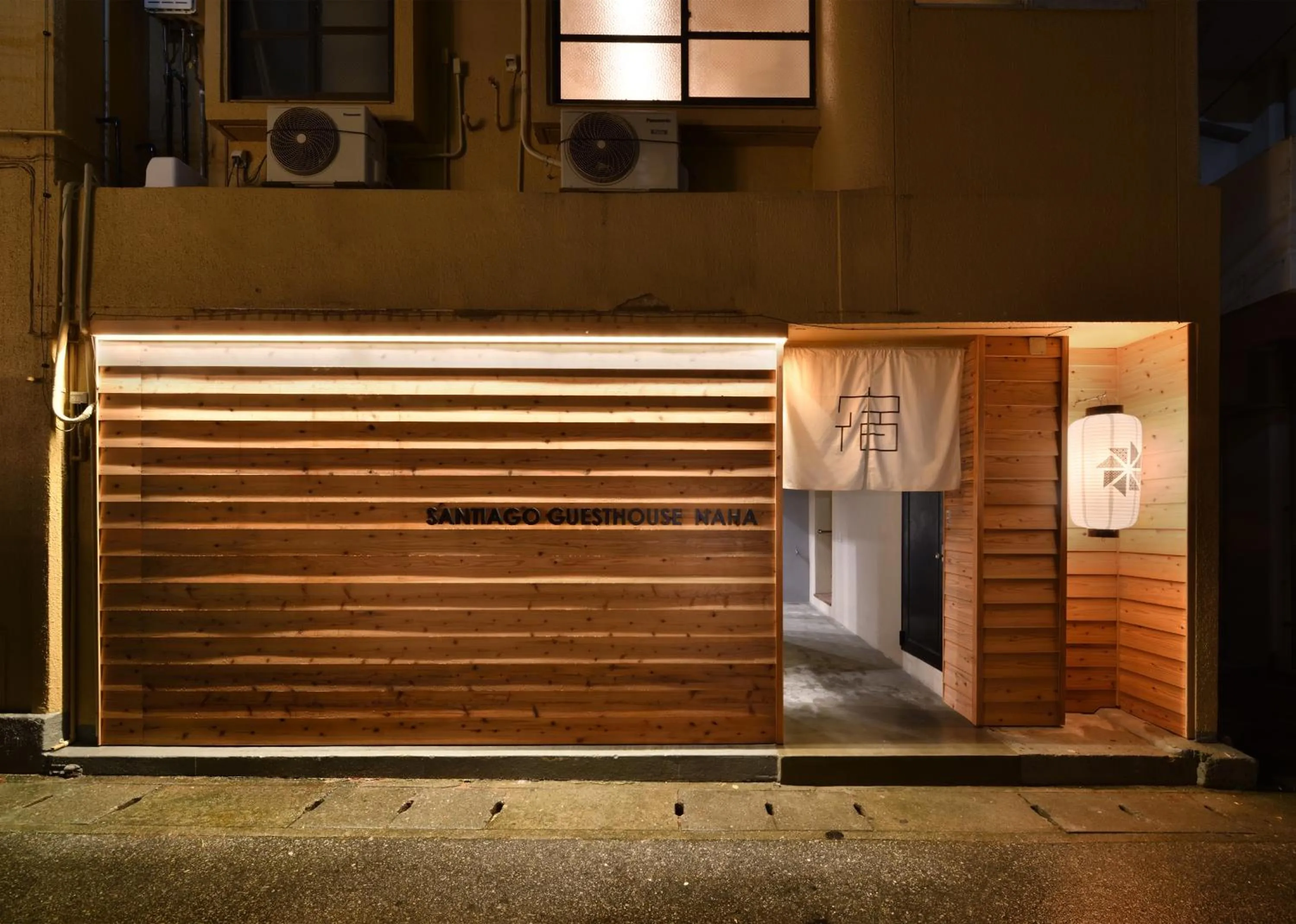 Facade/entrance in Santiago Guesthouse Naha
