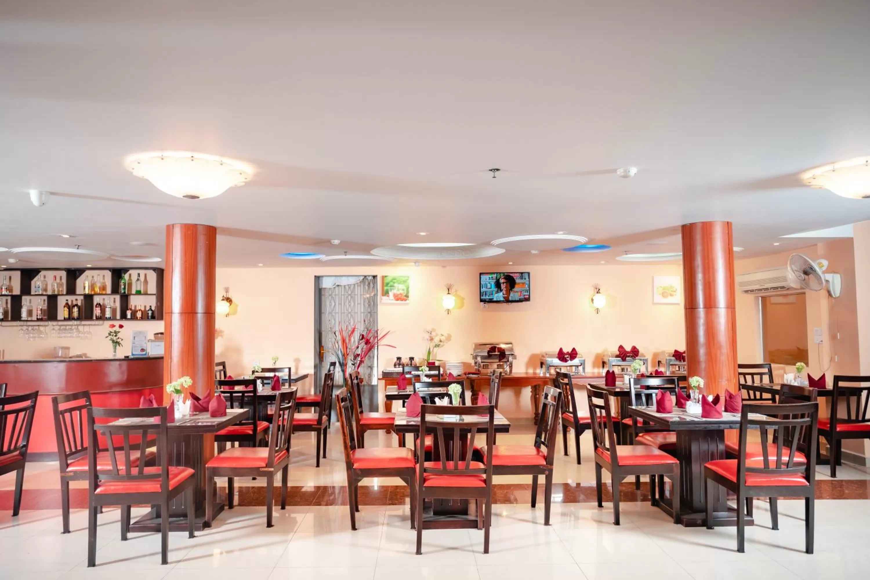 Restaurant/places to eat in Silver Mounts Hotel