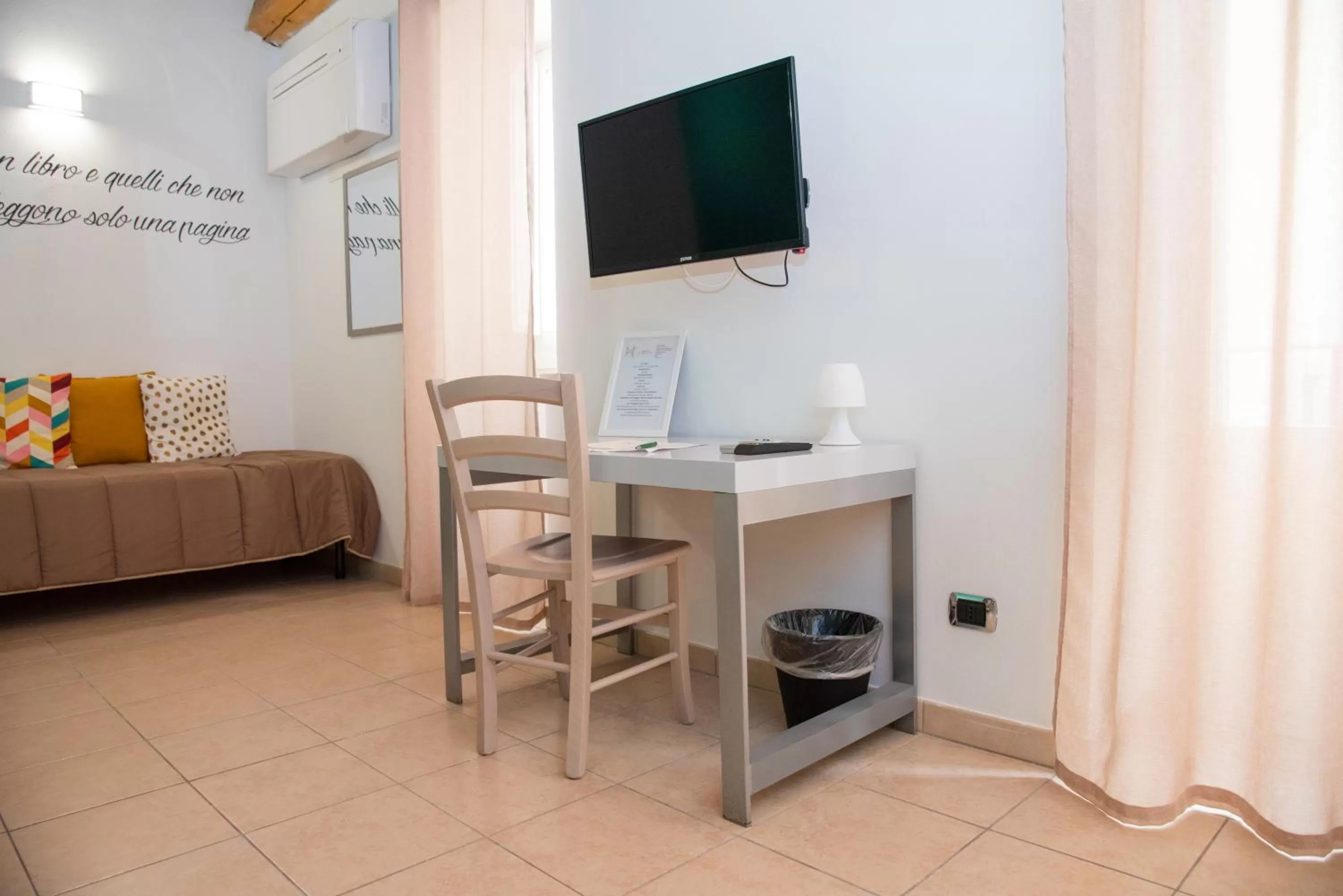 TV/Entertainment Center in B&B Vicolo IV