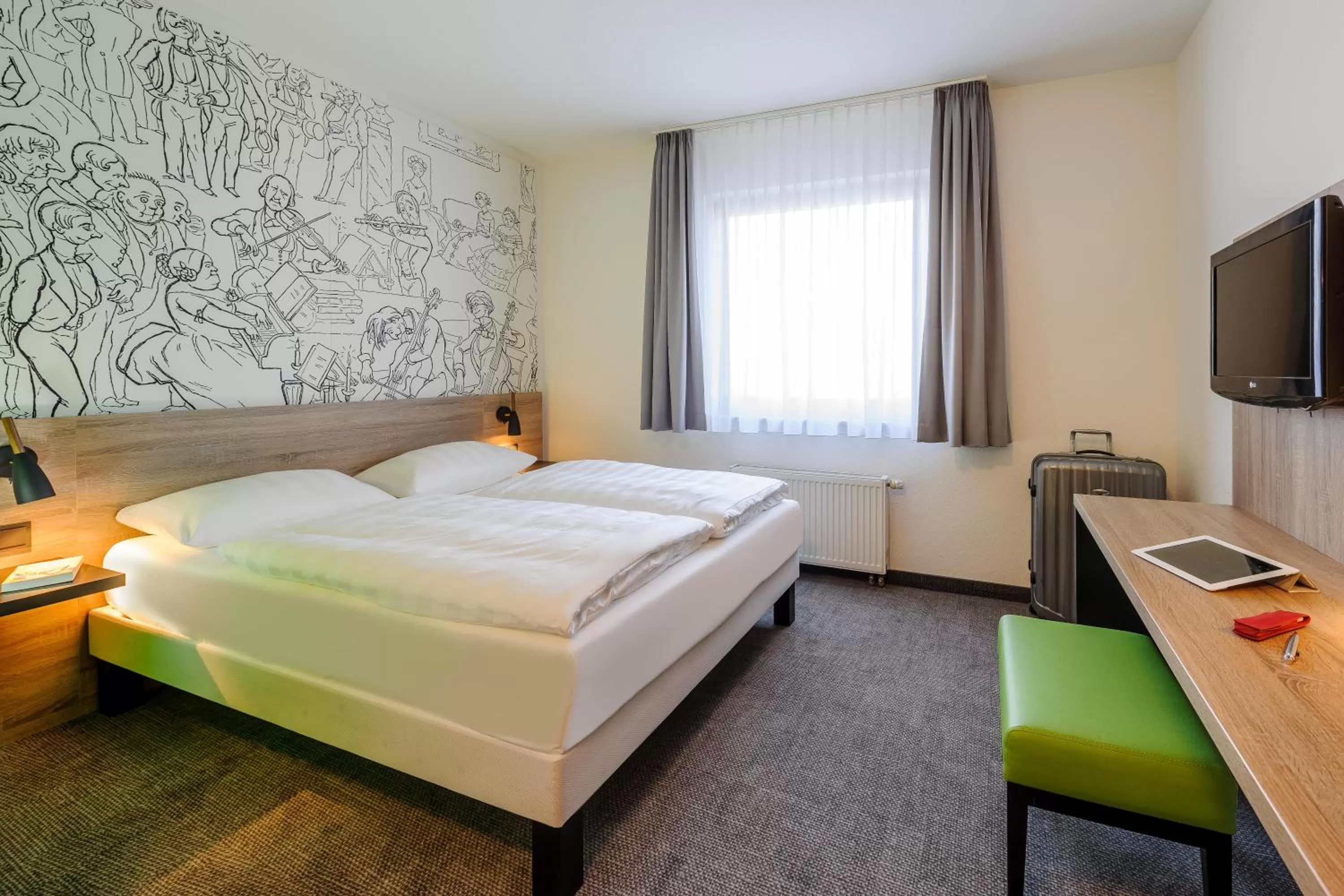 Photo of the whole room, Bed in ibis Styles Halle