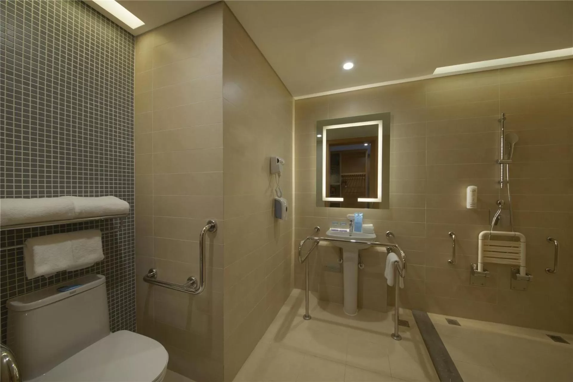 Bathroom in Holiday Inn Express Zhengzhou Zhengdong by IHG