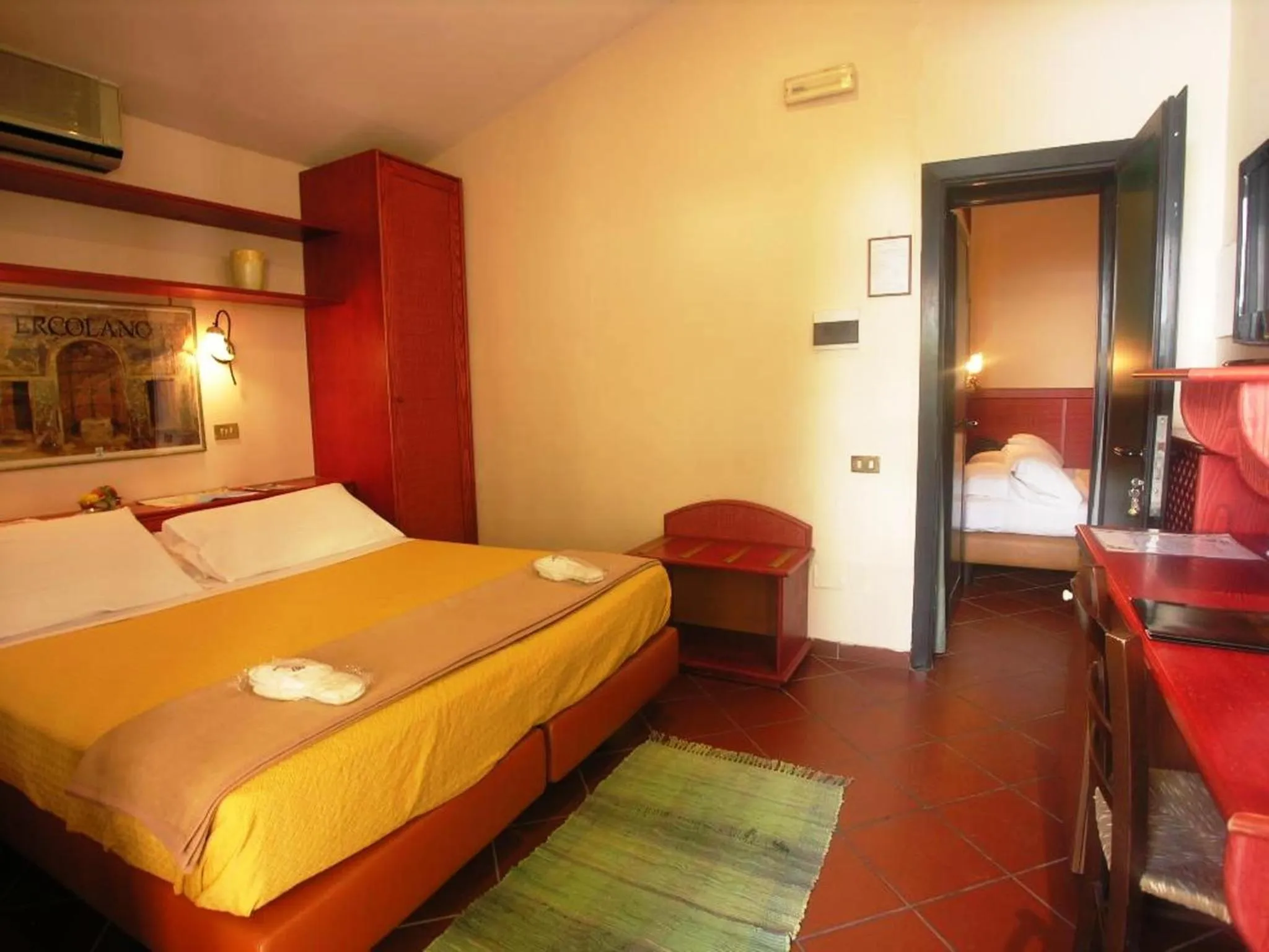 Photo of the whole room, Bed in Hotel Toledo