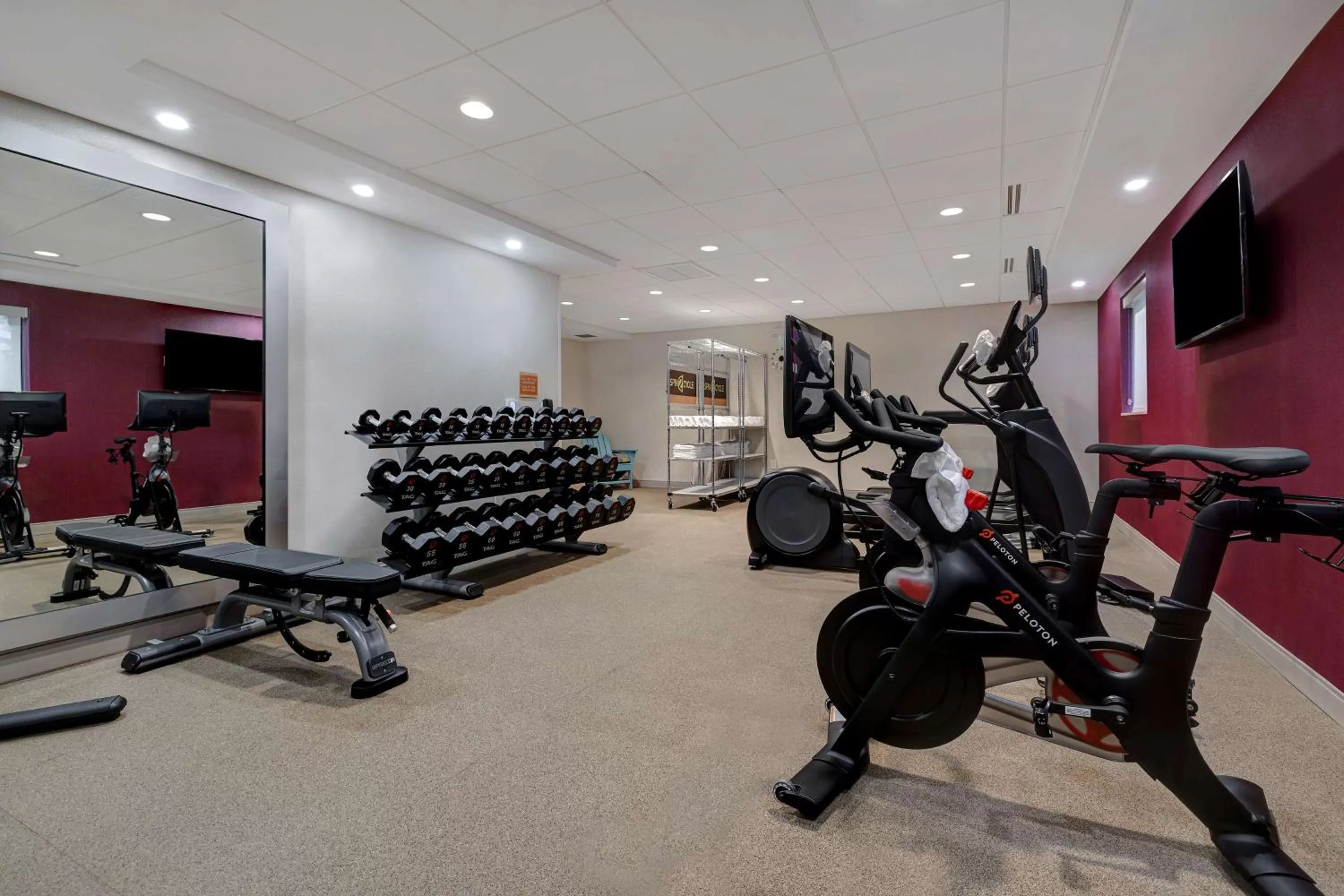 Fitness centre/facilities in Home2 Suites By Hilton Redding