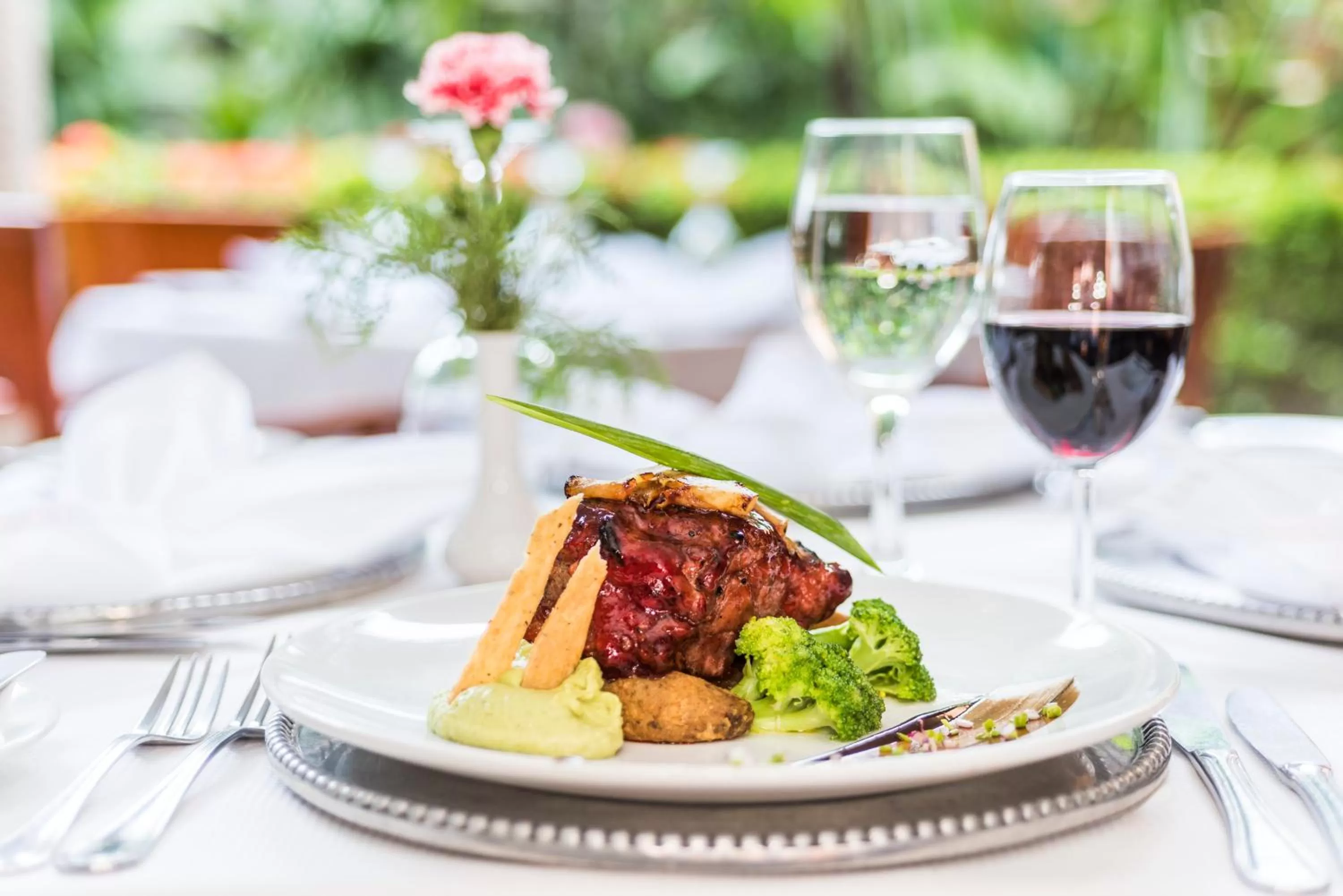 Restaurant/places to eat in Holiday Inn Convention Center by IHG