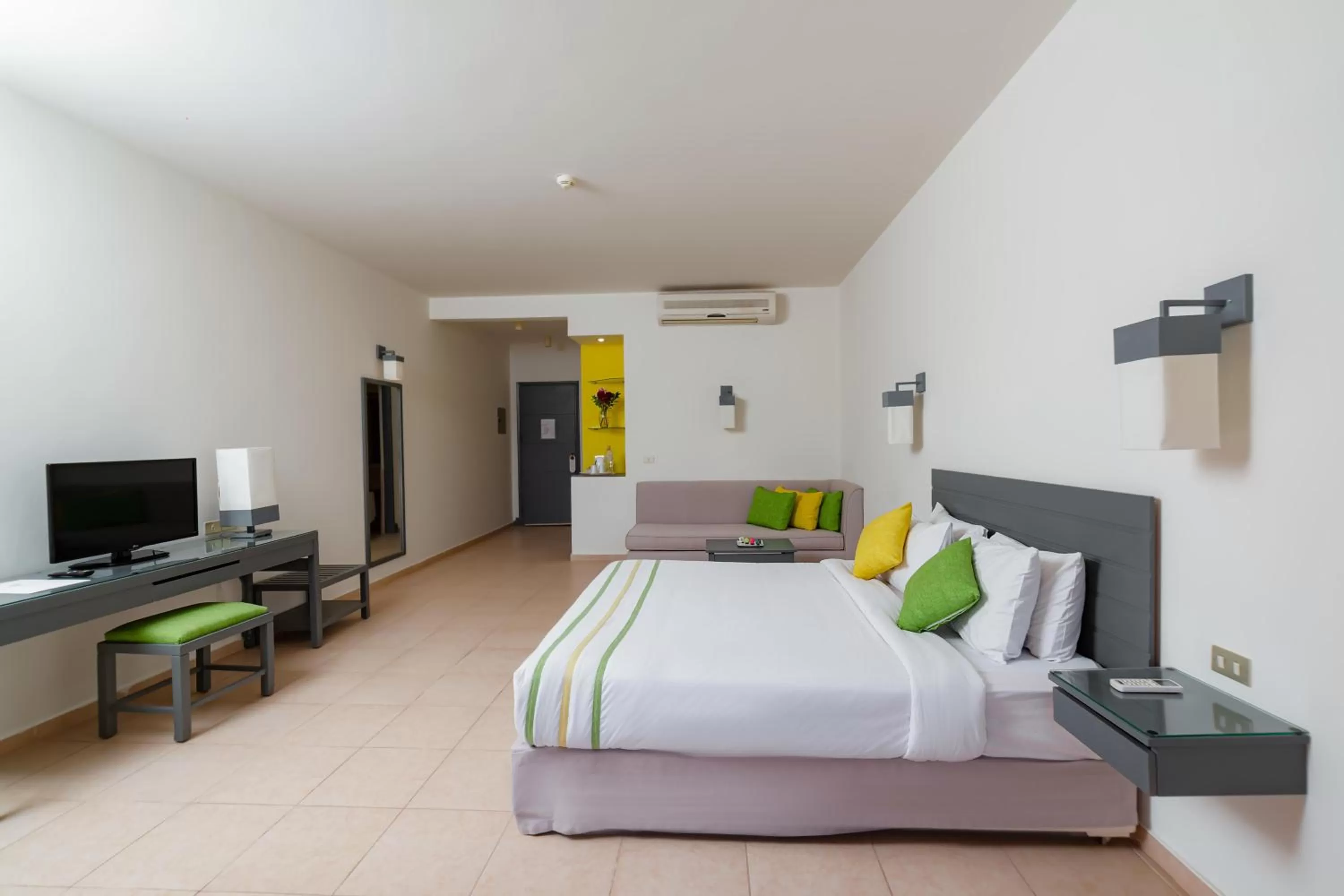 Photo of the whole room, Bed in Lemon & Soul Makadi Garden