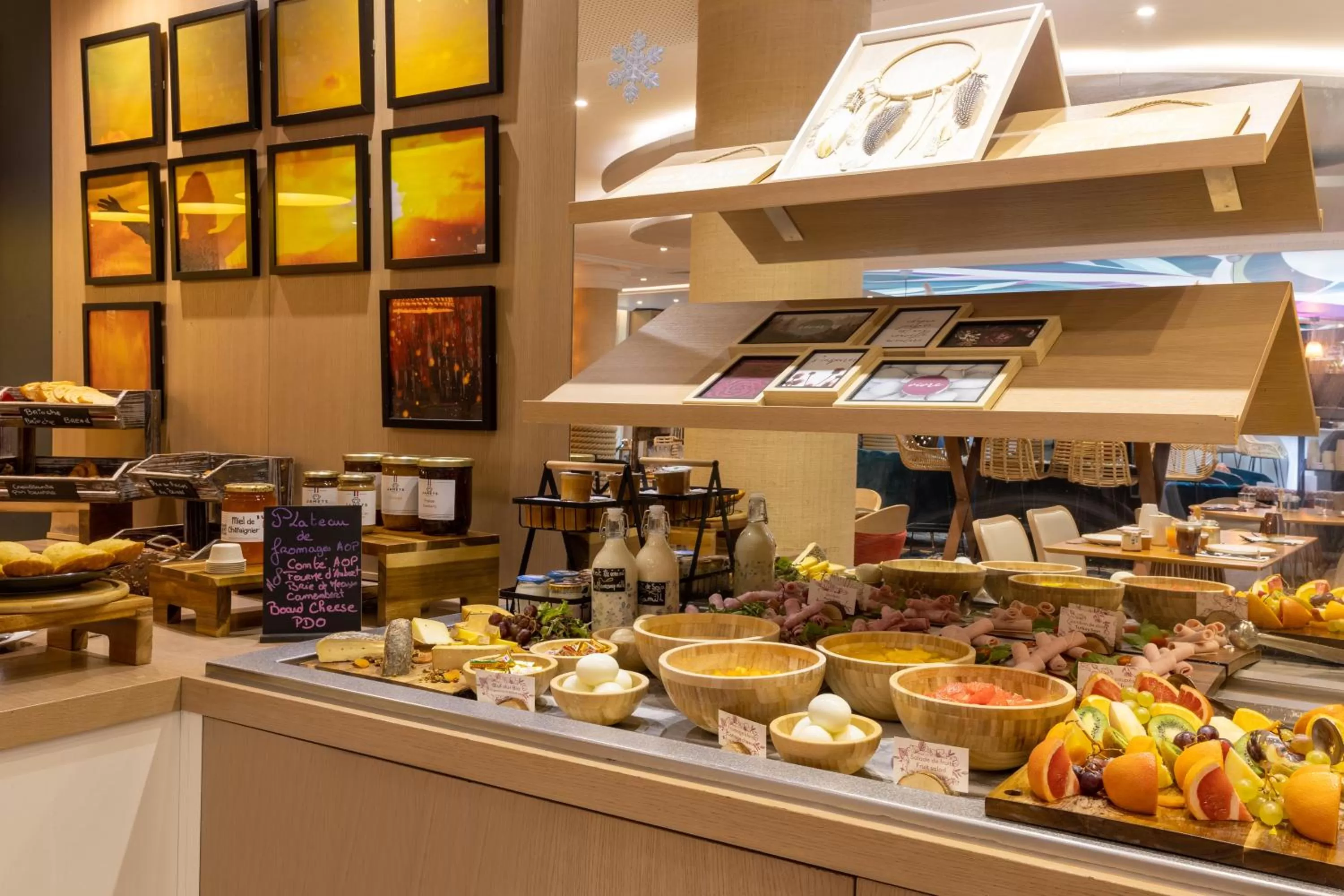 Food and drinks in Aiden by Best Western Paris Roissy CDG