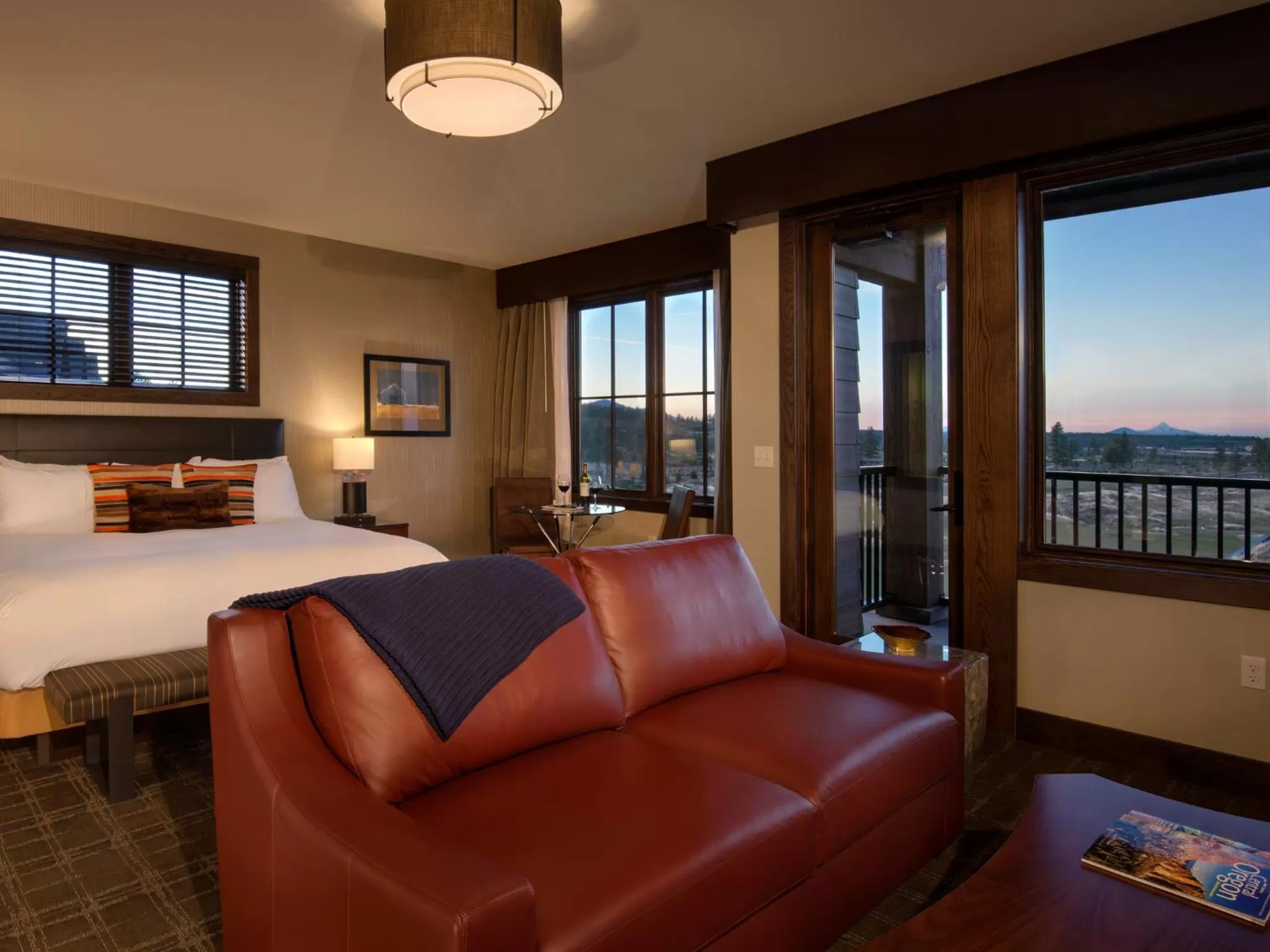 Deluxe King Room with Golf View in Tetherow Hotel