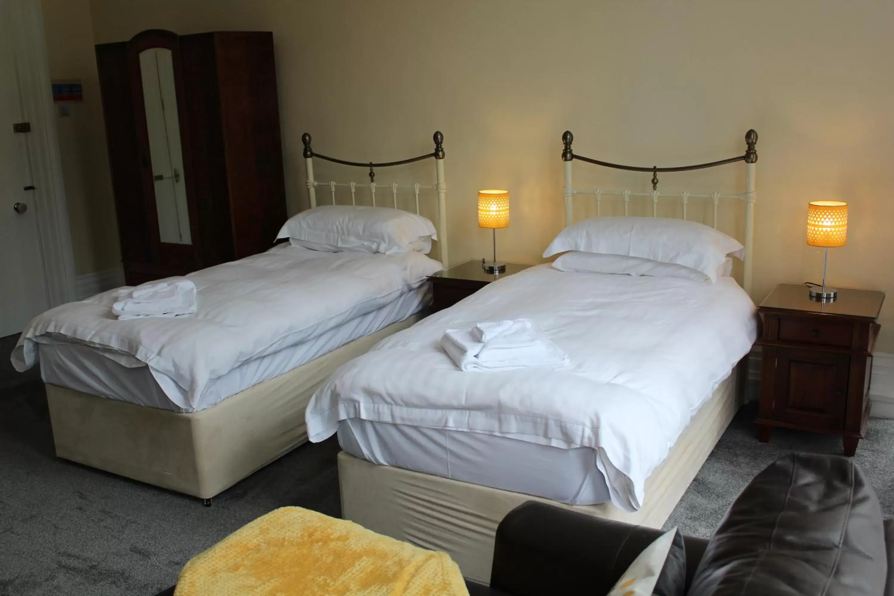 Deluxe Twin Room in The Darnley Hotel Deluxe Twin Room in The Darnley Hotel