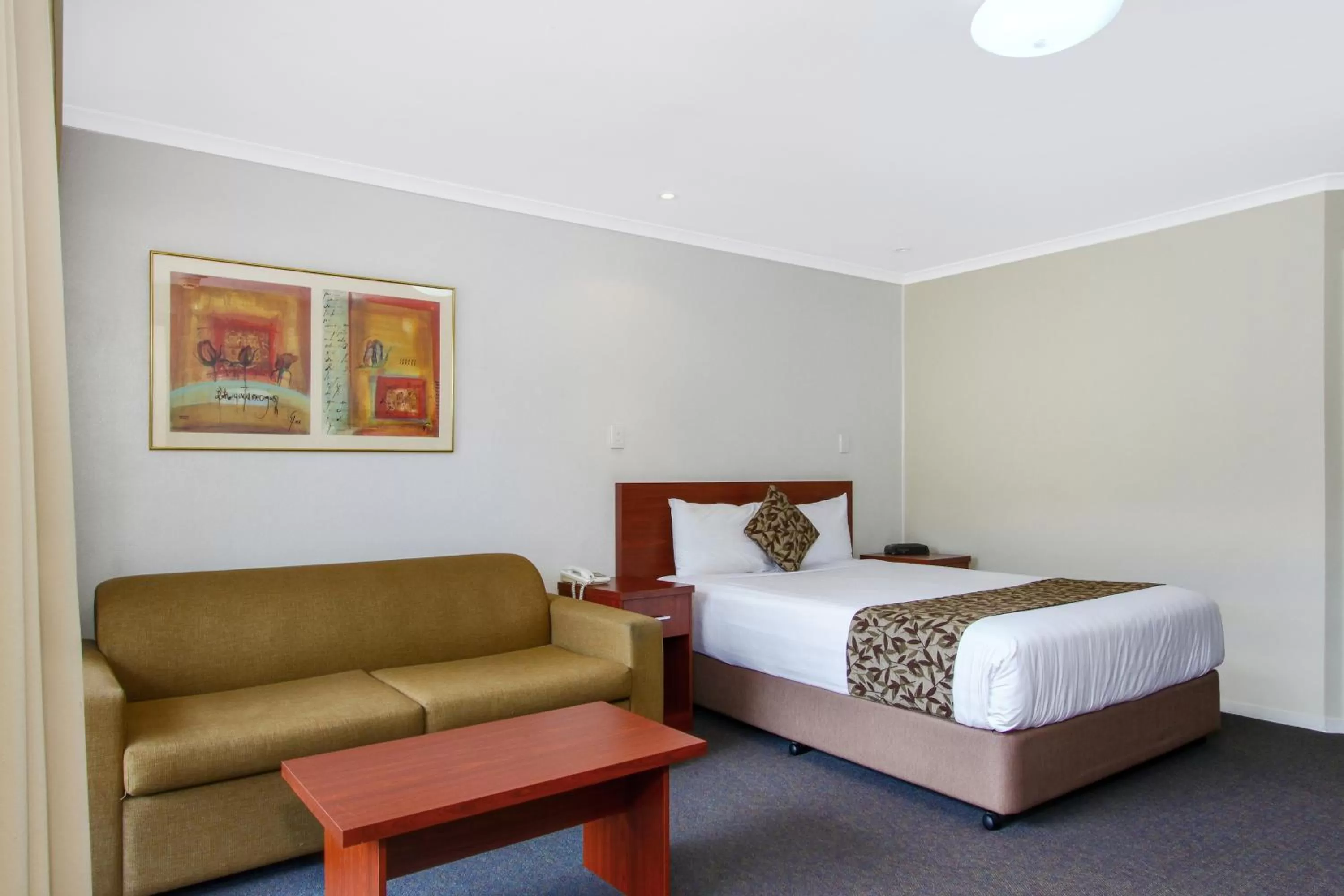 Bedroom, Bed in Thunderbird Motel Yass