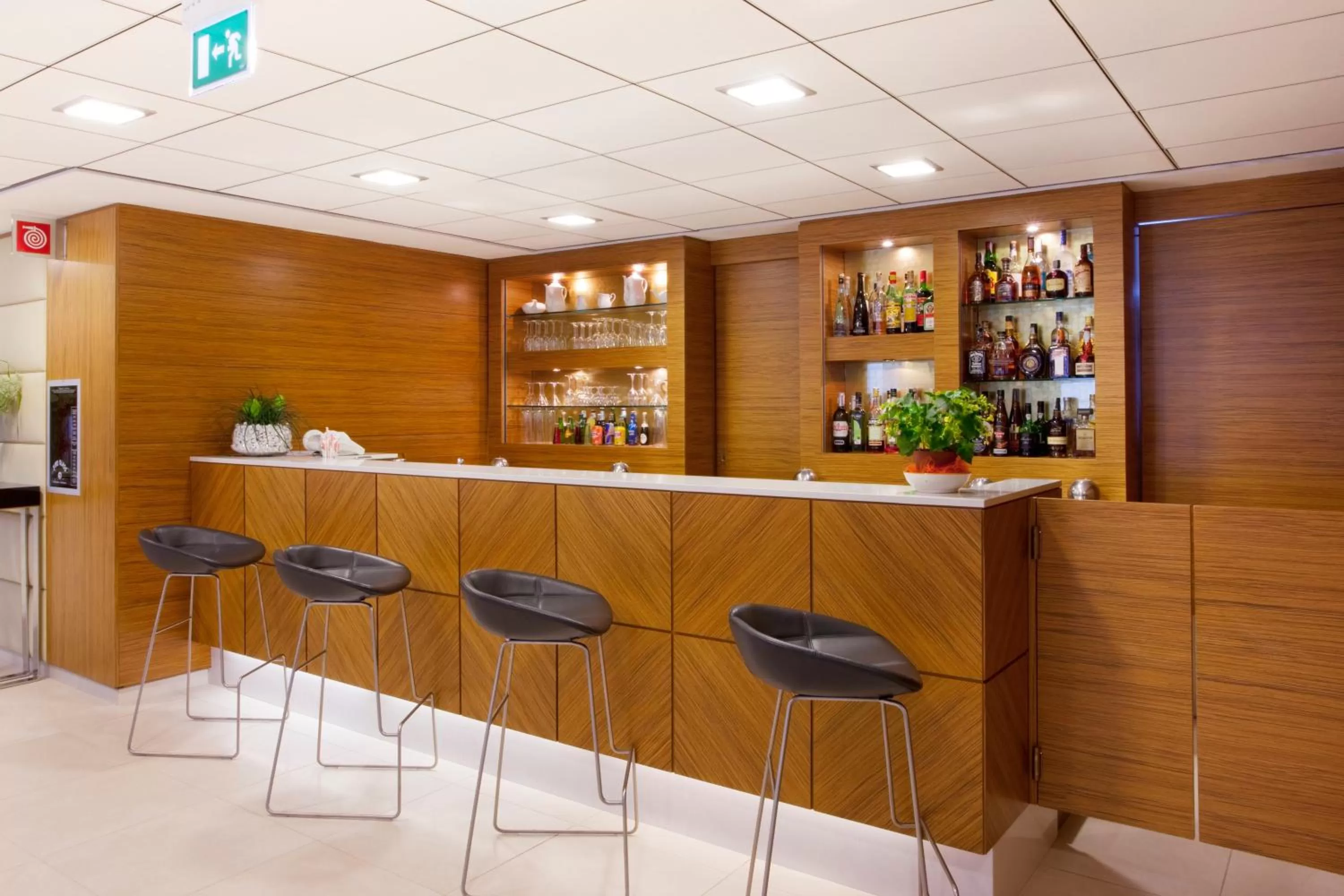 Lounge or bar in Holiday Inn Salerno-Cava De' Tirreni by IHG