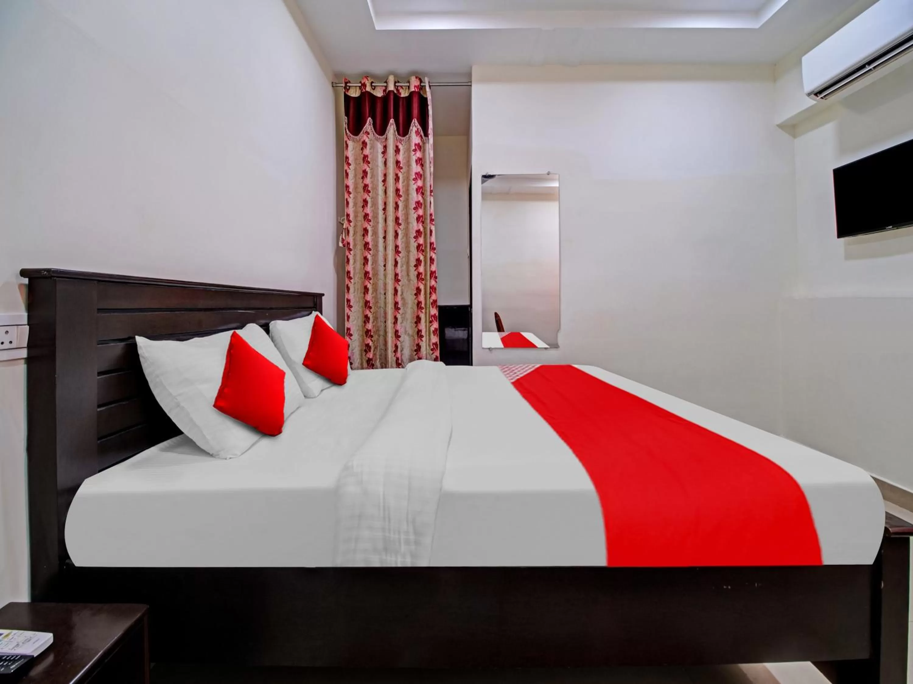 Bedroom, Bed in OYO Flagship Kk Royal Grand
