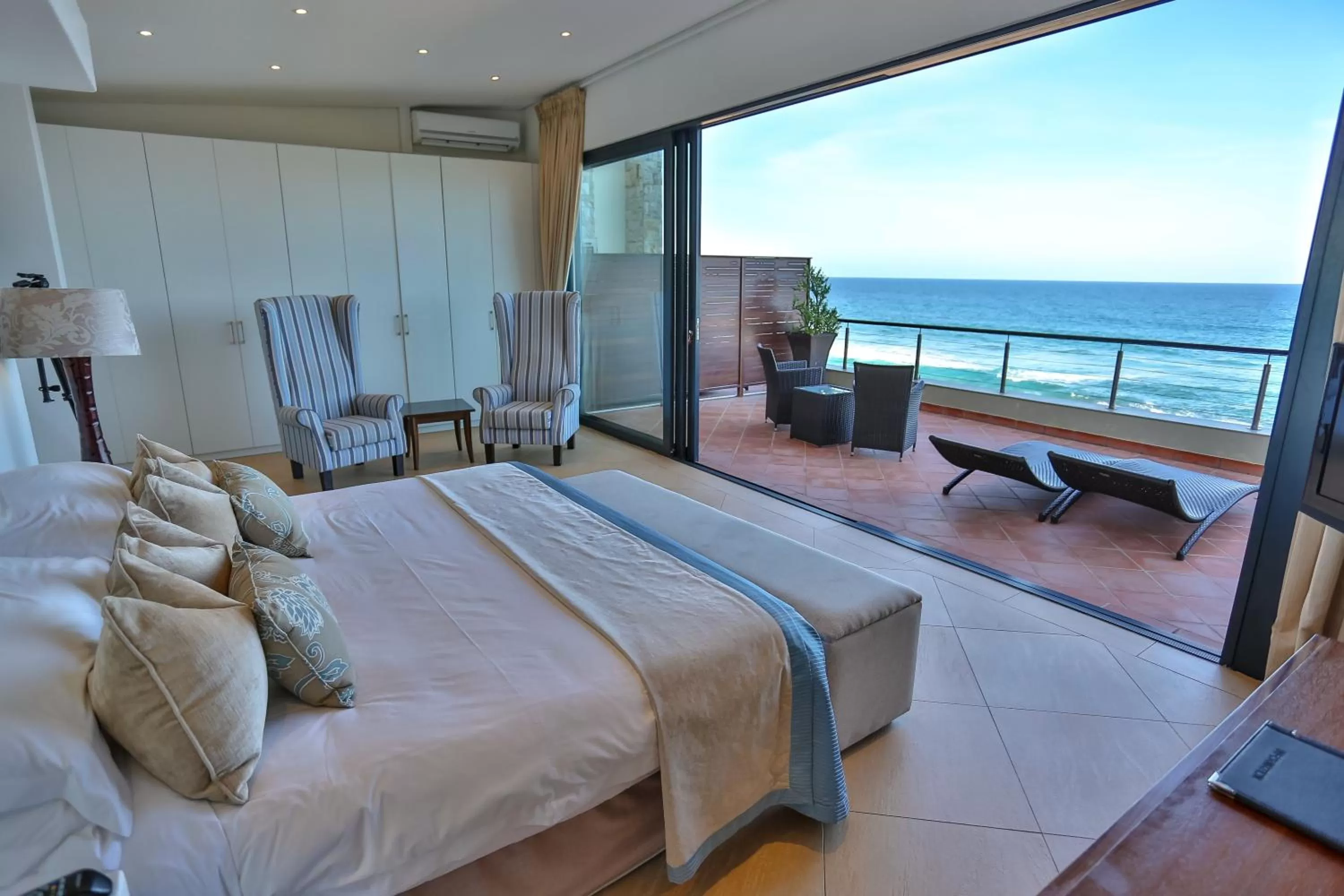 Sea view, Bed in Canelands Beach Club
