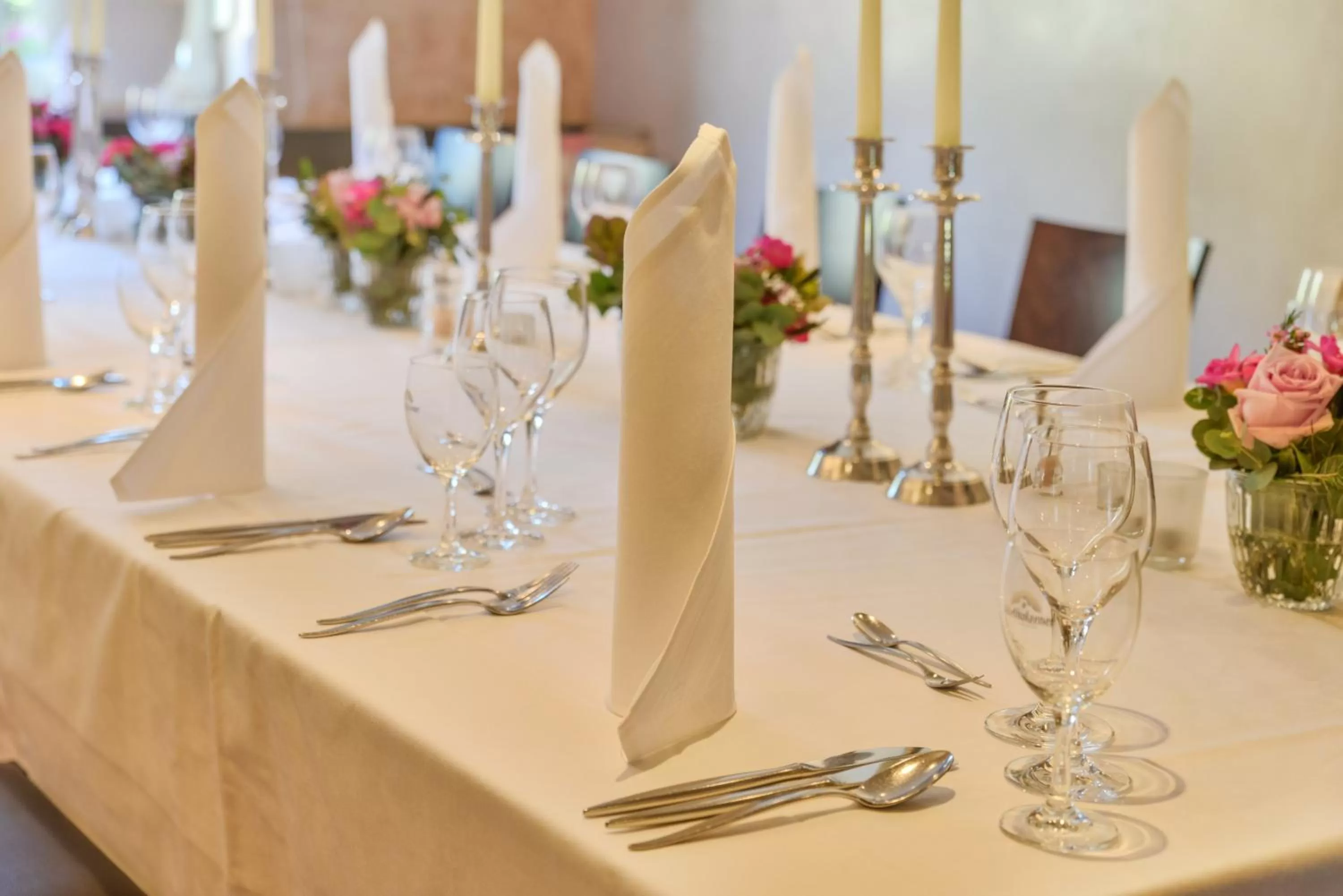 Restaurant/places to eat in Hotel Schiller