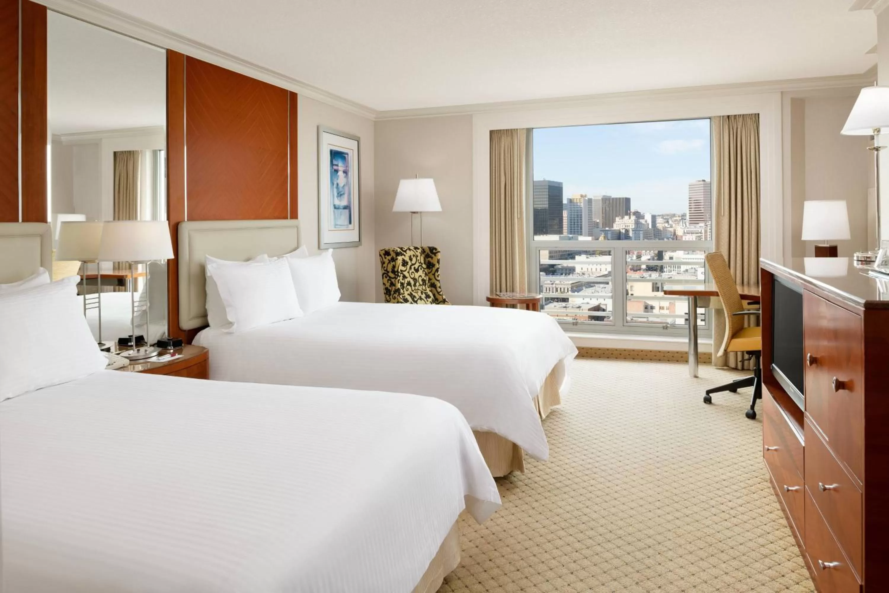 Photo of the whole room, Bed in San Diego Marriott Gaslamp Quarter