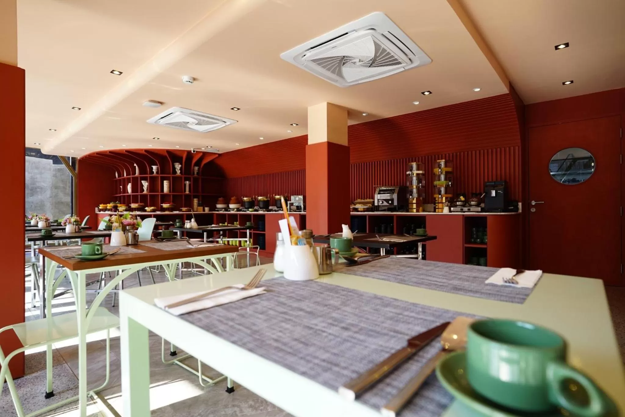 Restaurant/places to eat in 4 Monkeys Hotel