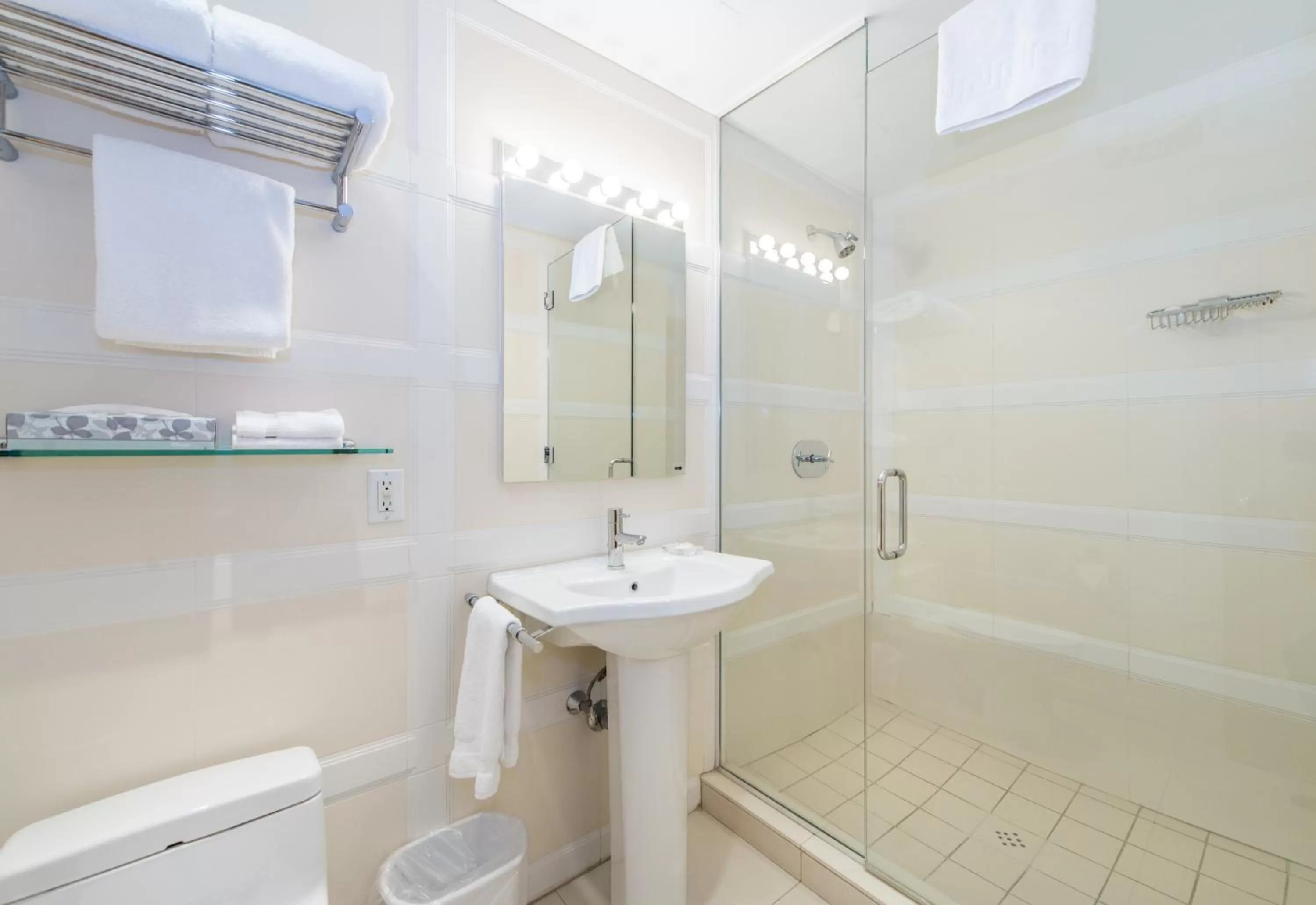 Bathroom in Lombardy Hotel