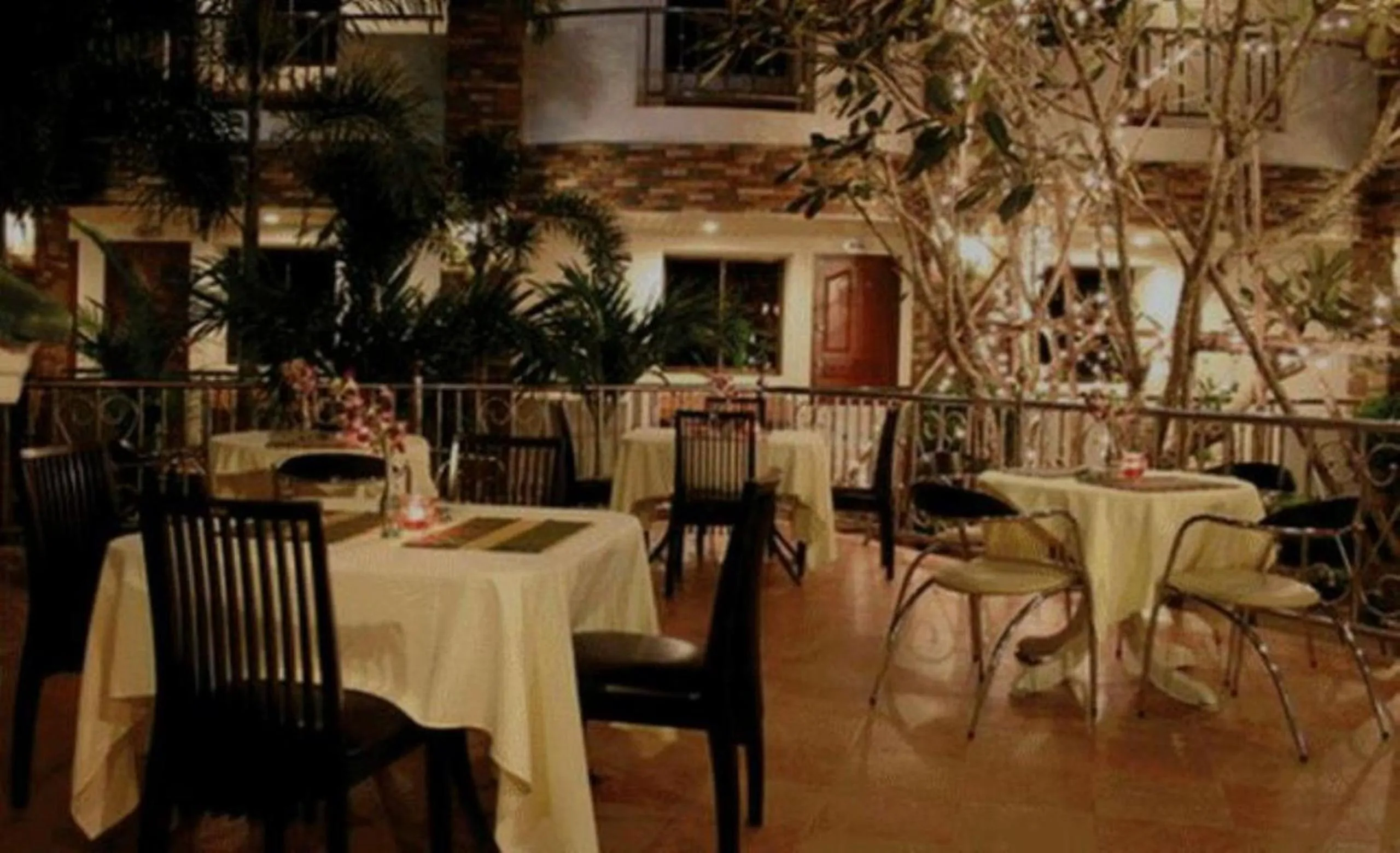 Restaurant/Places to Eat in Selina Place