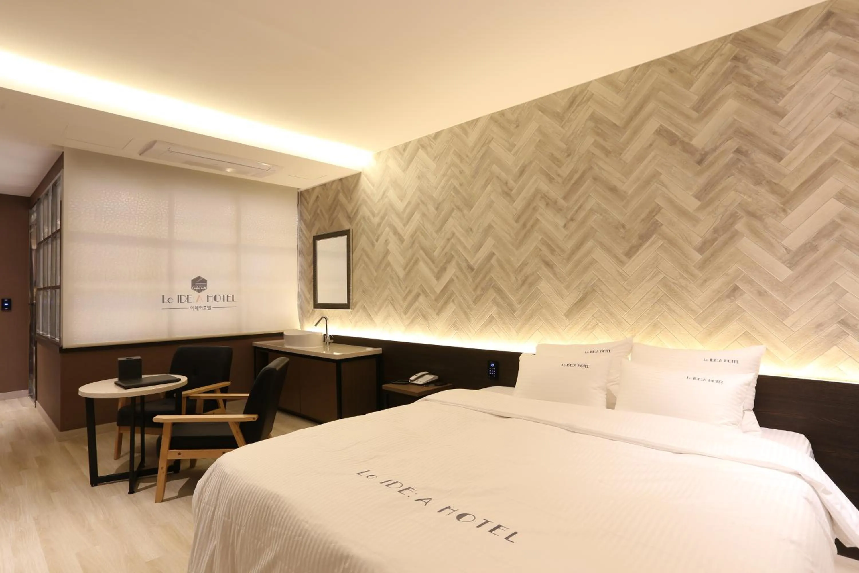 Decorative detail, Bed in Le Idea Hotel Busan Station