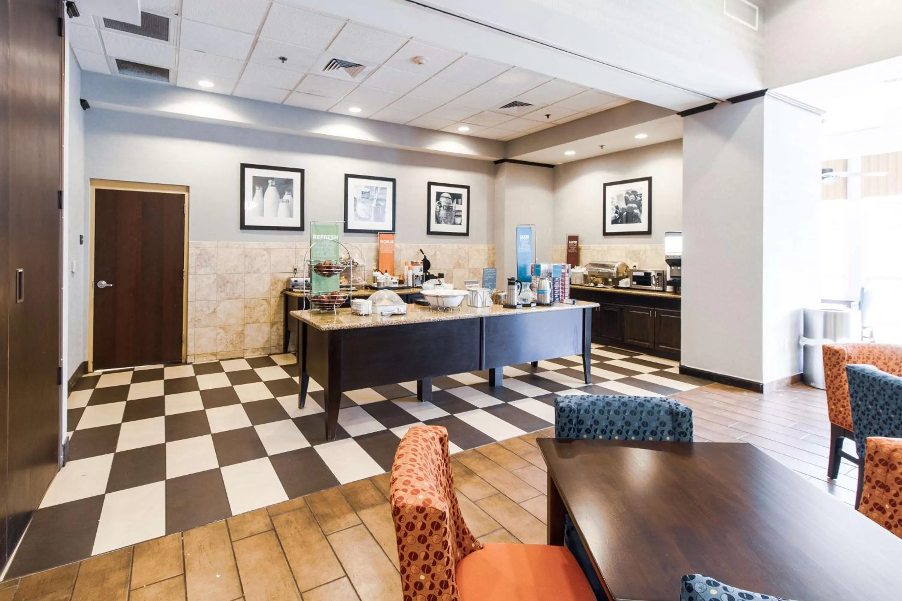 Restaurant/places to eat in Hampton Inn & Suites Huntsville Hampton Cove