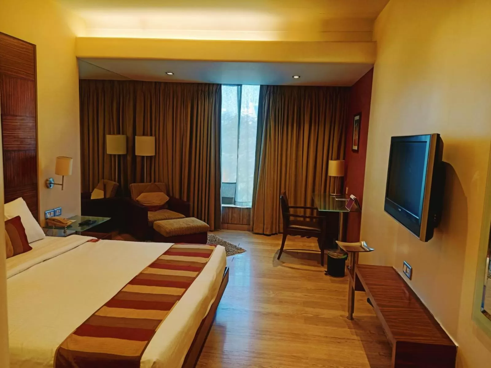 Bedroom, Bed in Mirage Hotel, Mumbai International Airport
