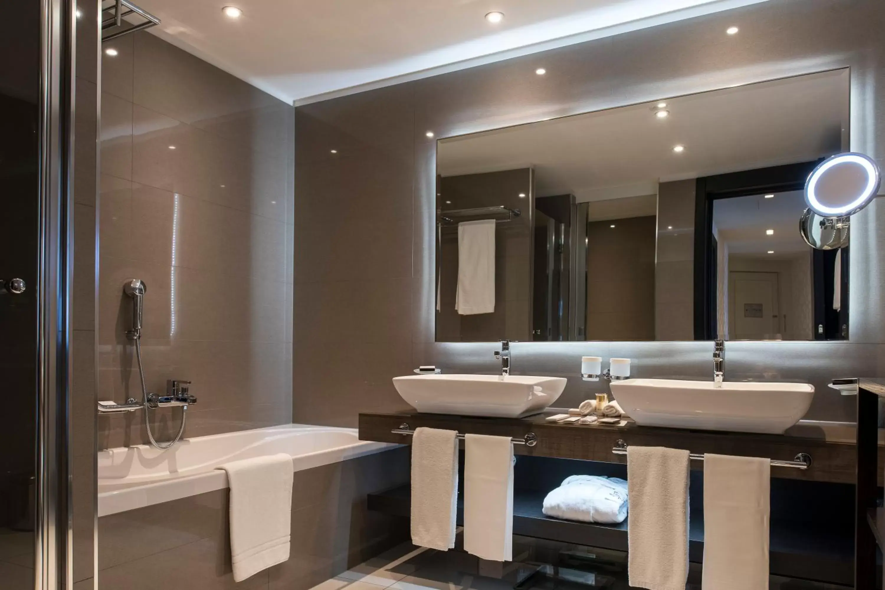 Suite with Lake View in Lausanne Palace Suite with Lake View in Lausanne Palace