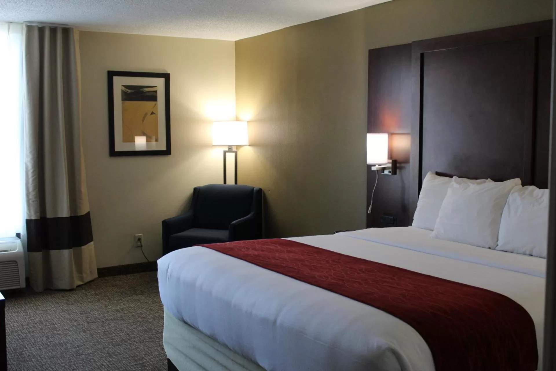 Bed in Comfort Inn Laurinburg
