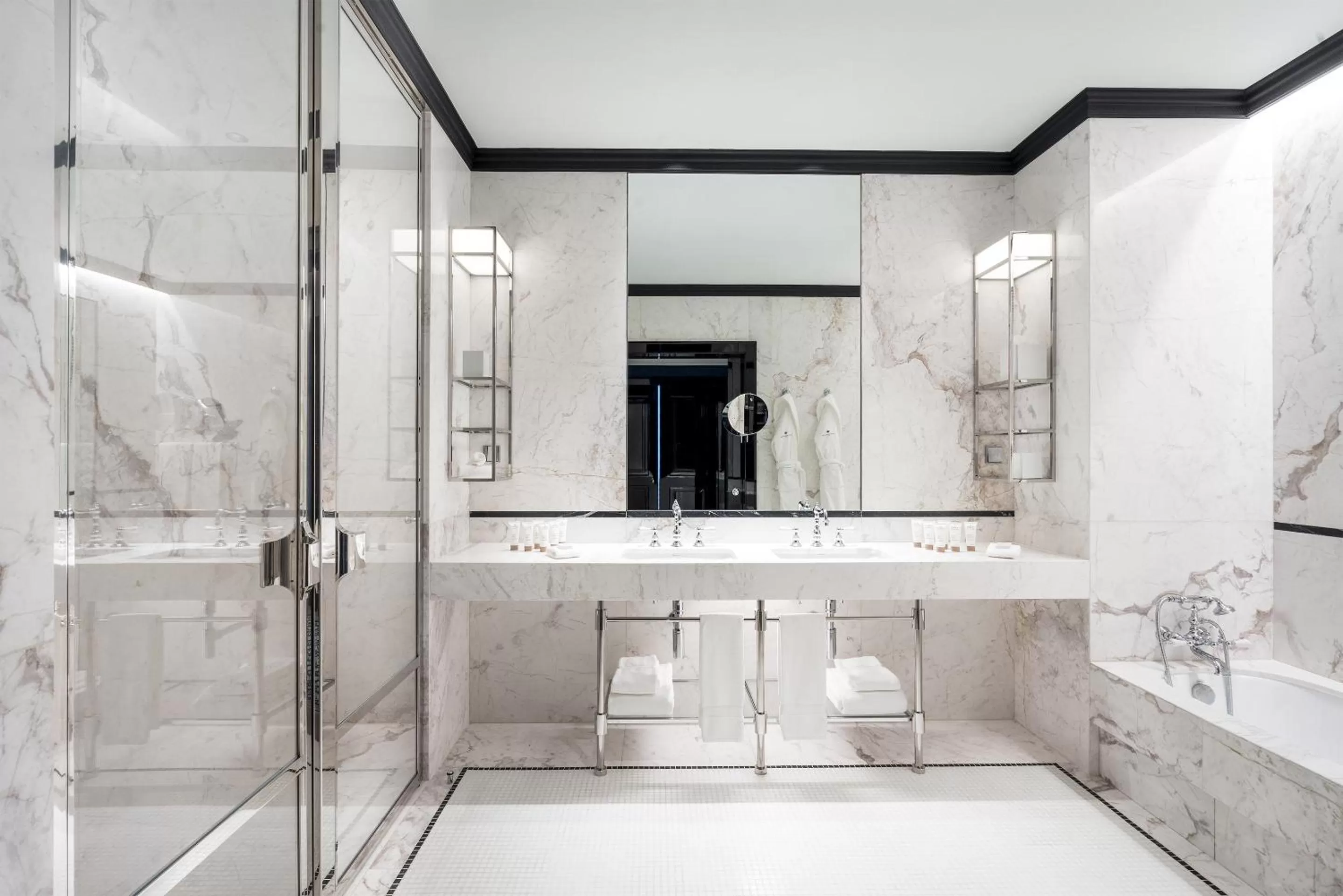 Bathroom in Maison Albar - Le Monumental Palace