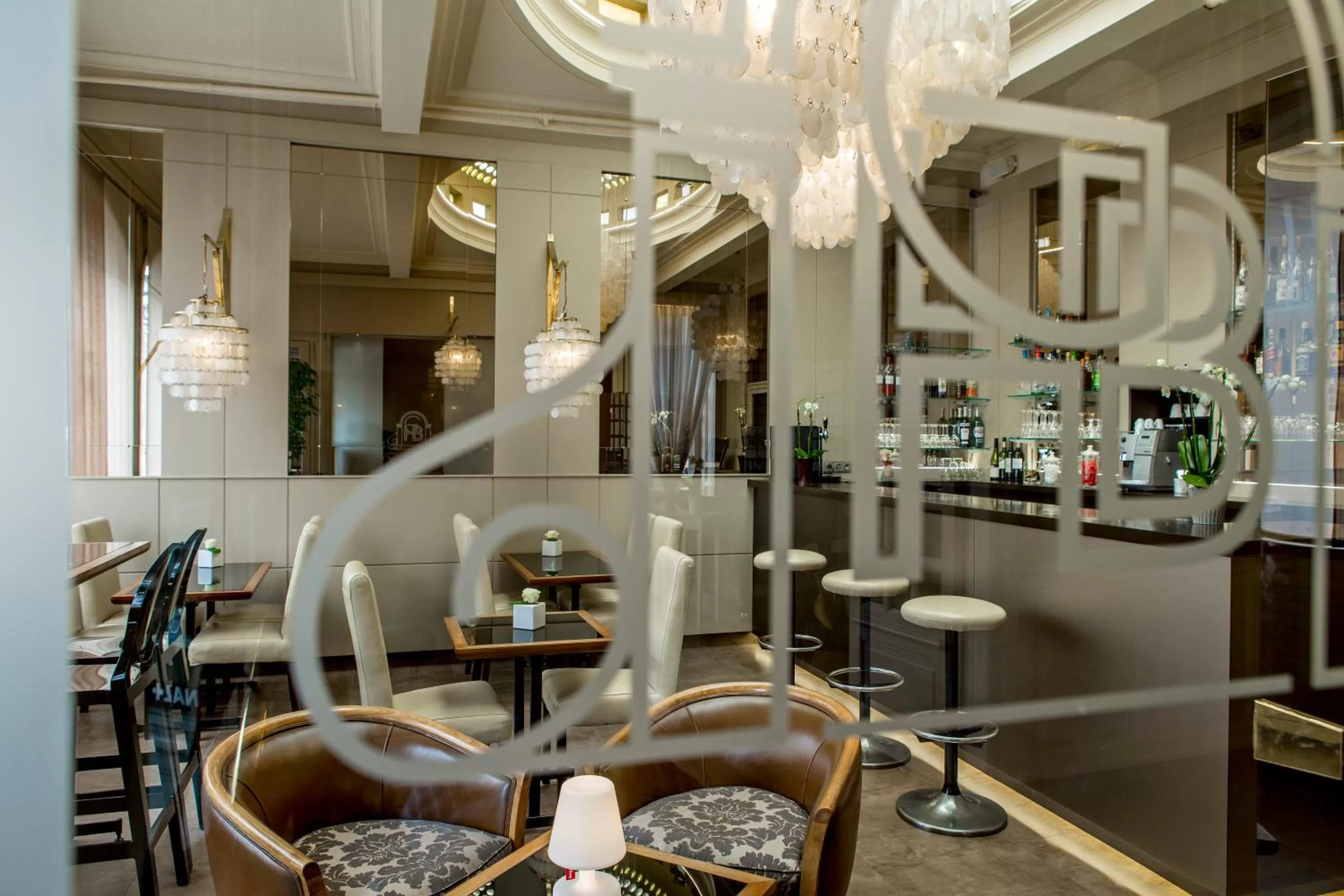 Lounge or bar in Best Western Grand Hotel de Bordeaux