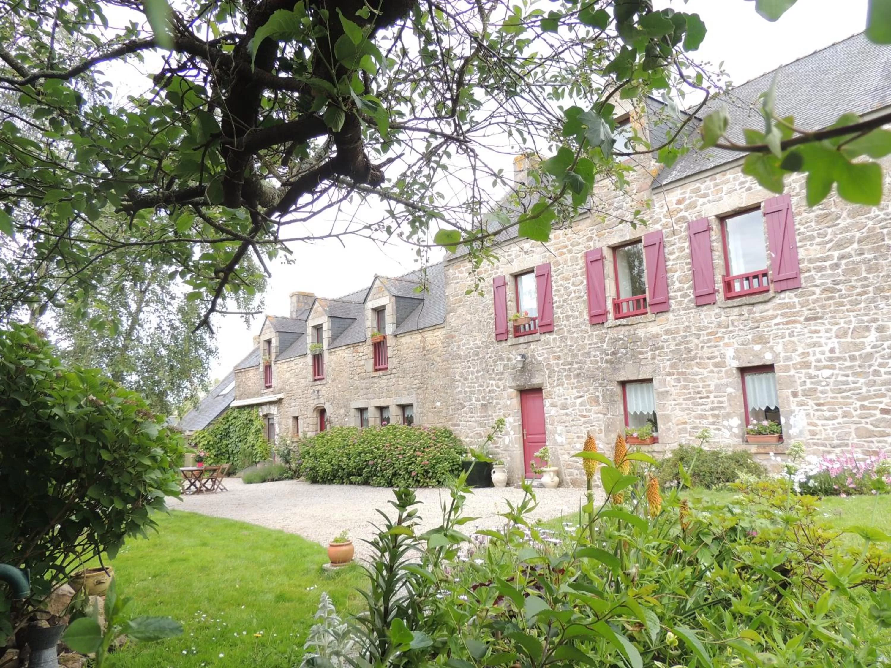 Property Building in Les Hortensias de Kerbarch